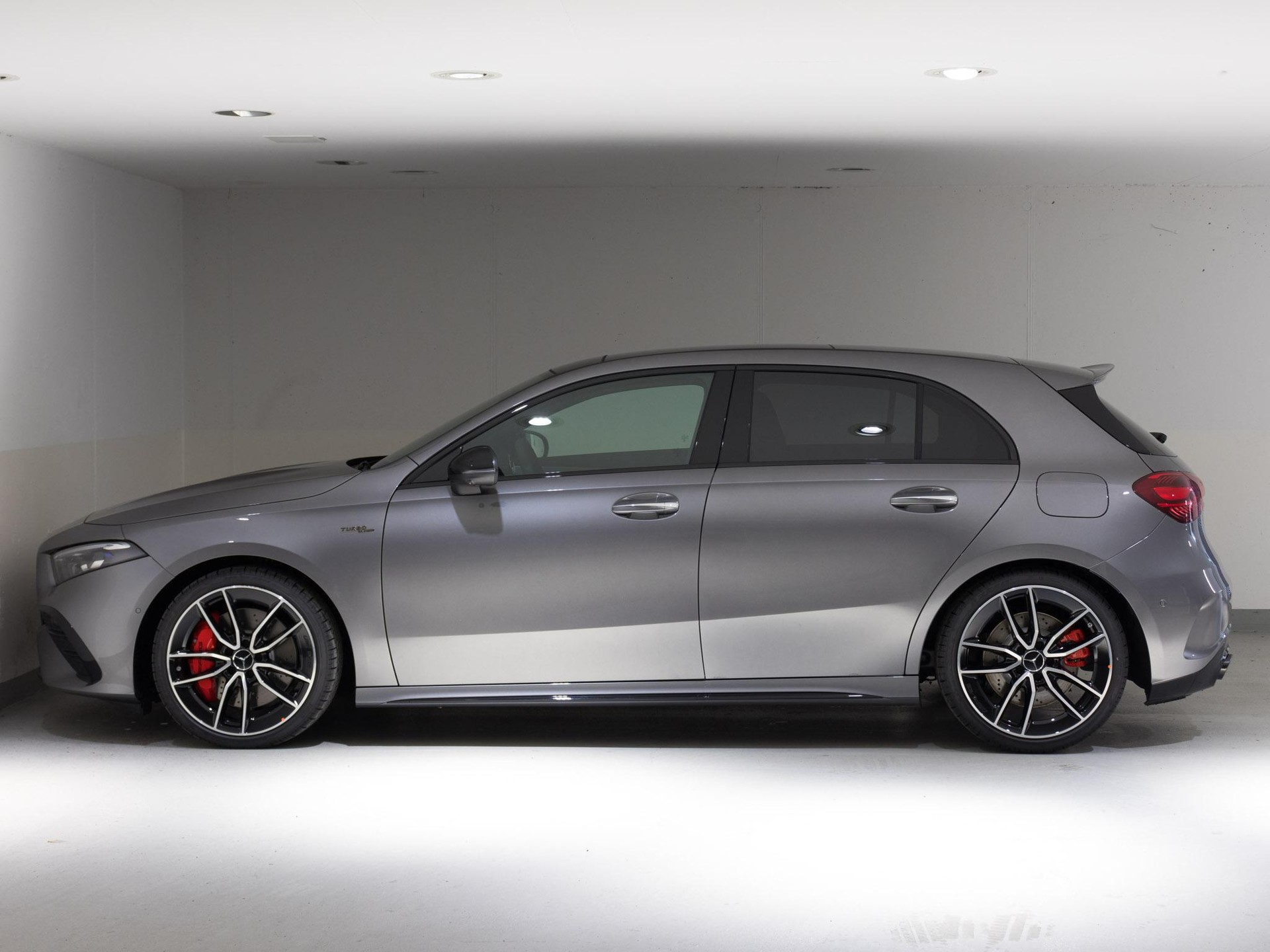 MERCEDES-BENZ A 35 AMG 4matic-image-5