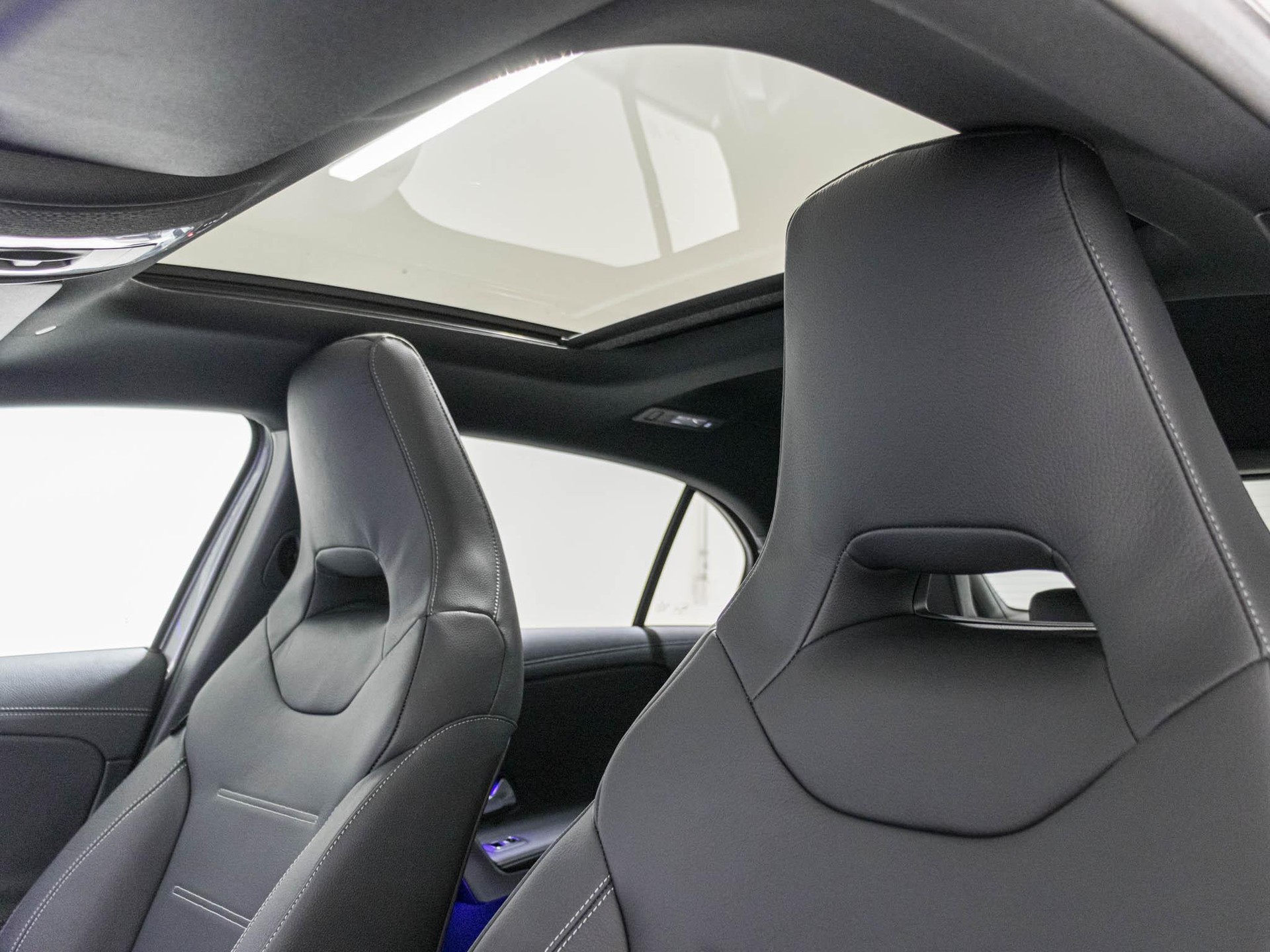 MERCEDES-BENZ A 35 AMG 4matic-image-9