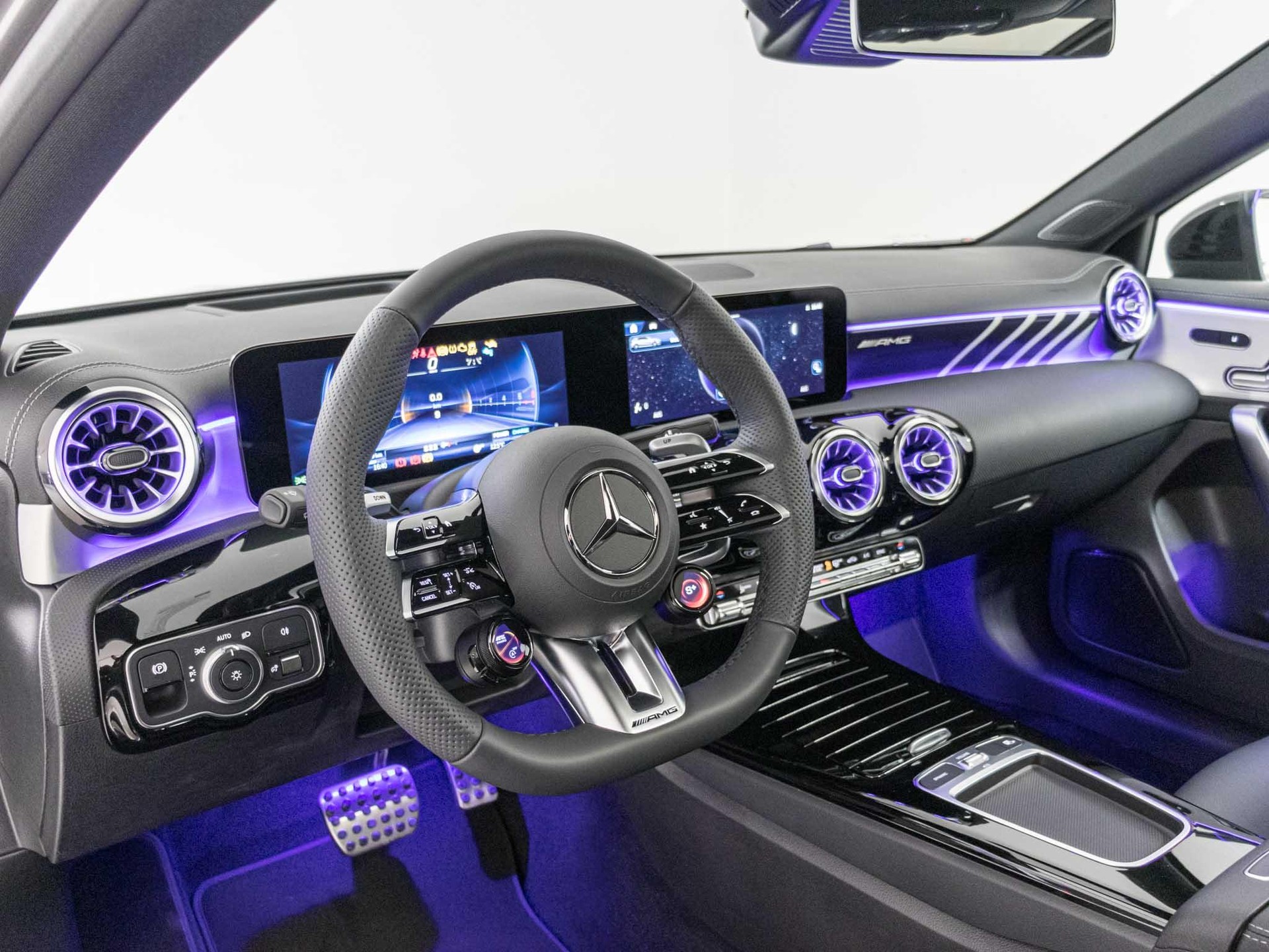 MERCEDES-BENZ A 35 AMG 4matic-image-11