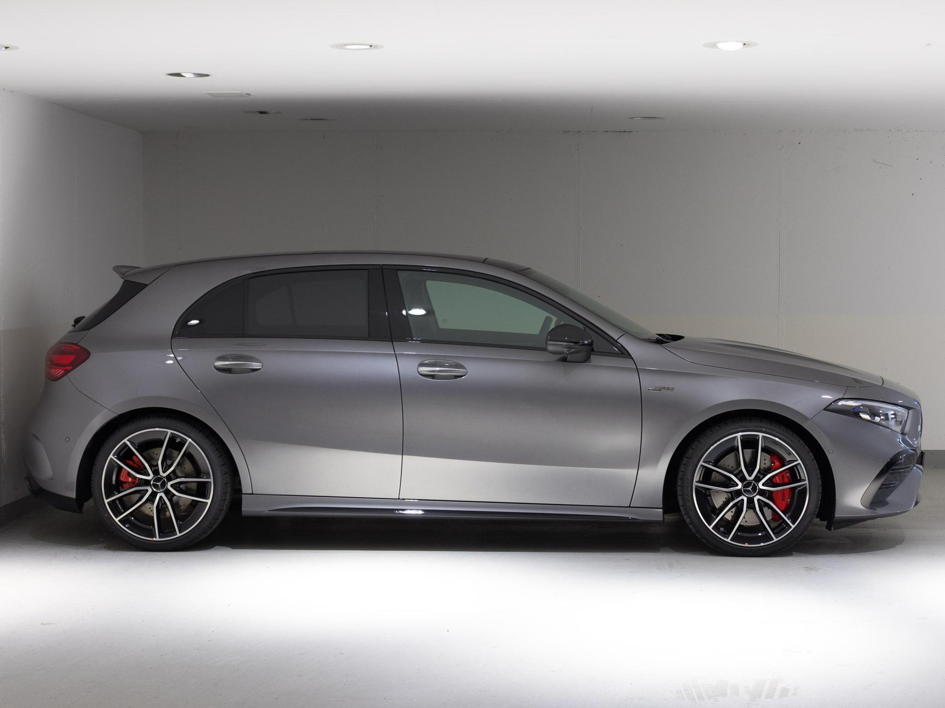 MERCEDES-BENZ A 35 AMG 4matic-image-2
