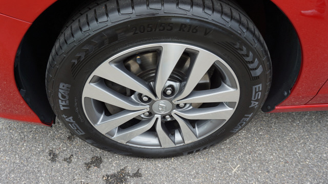 HYUNDAI i30 1.4 T-GDi Amplia-image-6