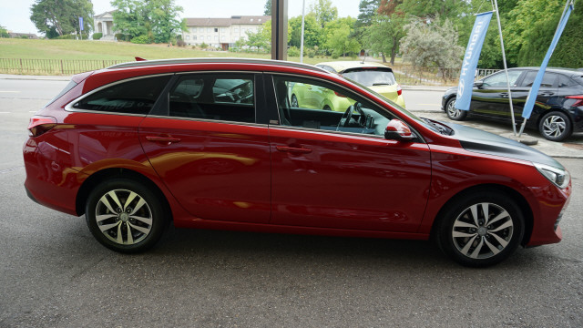HYUNDAI i30 1.4 T-GDi Amplia-image-4