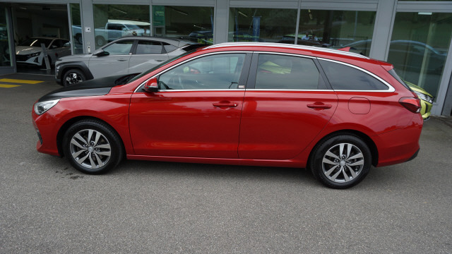 HYUNDAI i30 1.4 T-GDi Amplia-image-3