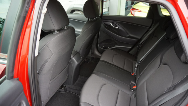 HYUNDAI i30 1.4 T-GDi Amplia-image-8