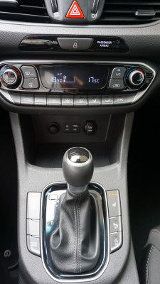 HYUNDAI i30 1.4 T-GDi Amplia-image-12