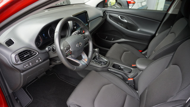 HYUNDAI i30 1.4 T-GDi Amplia-image-9