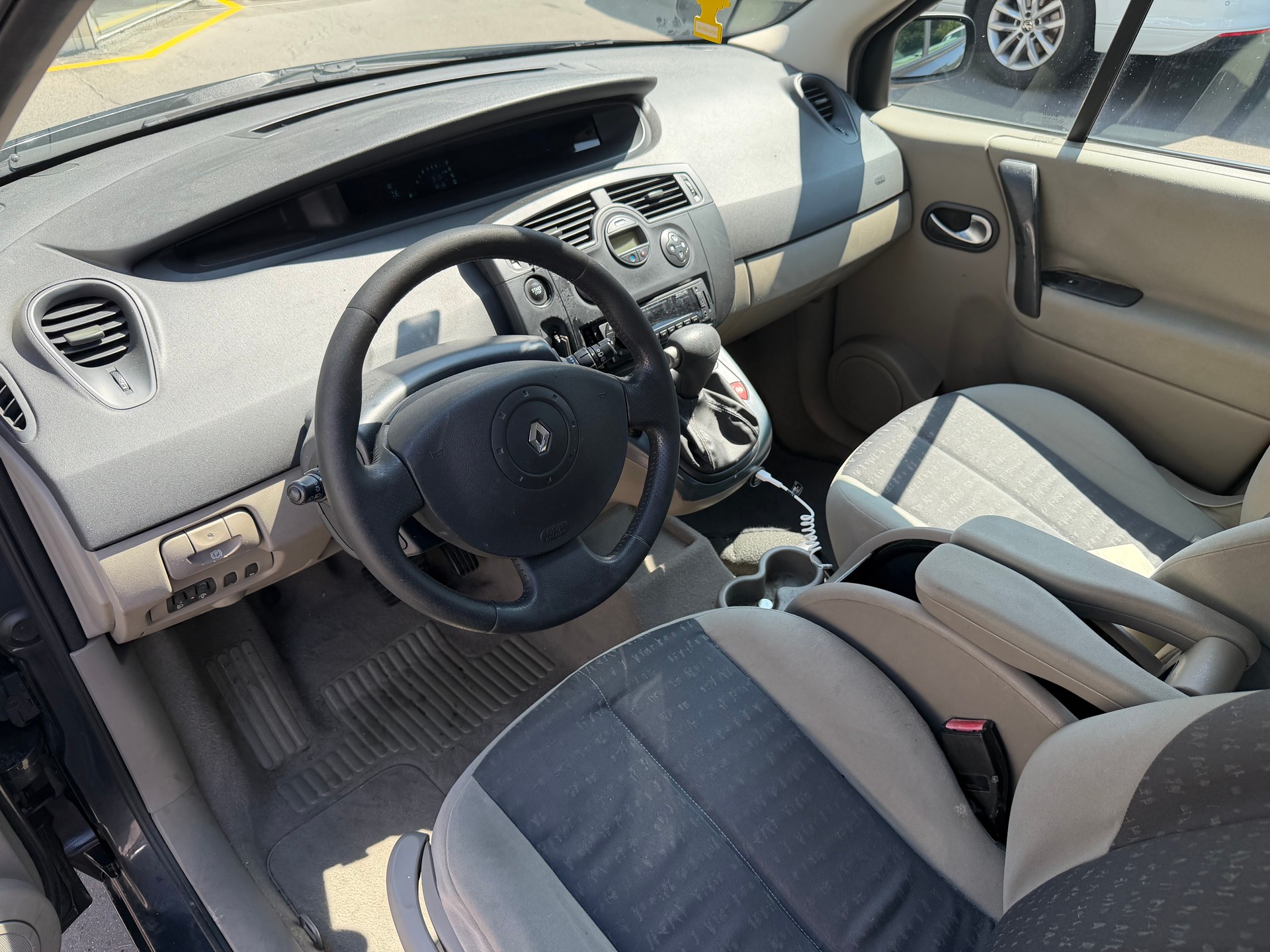 RENAULT Scénic 2.0 16V Dynamique-image-12