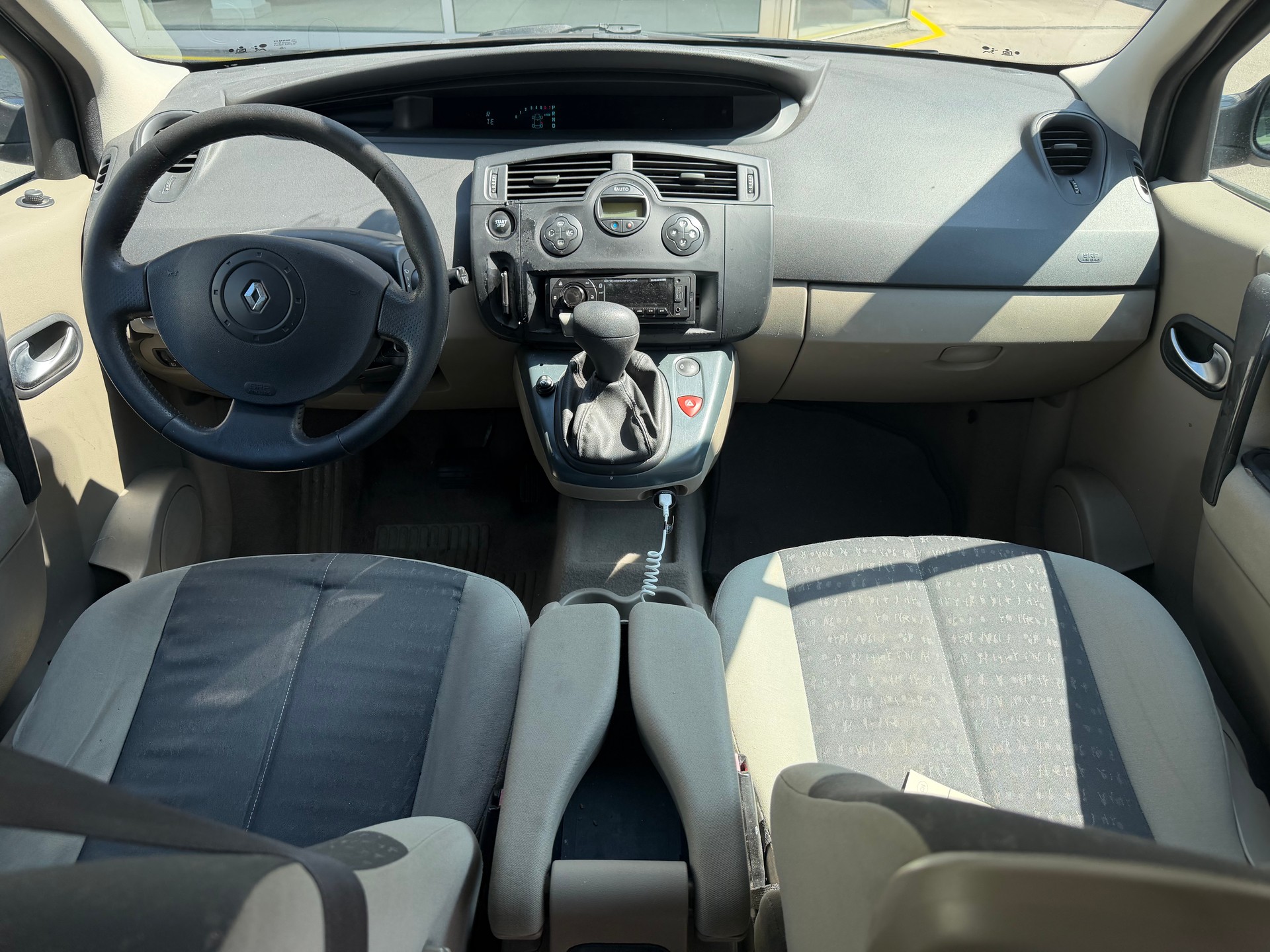 RENAULT Scénic 2.0 16V Dynamique-image-10