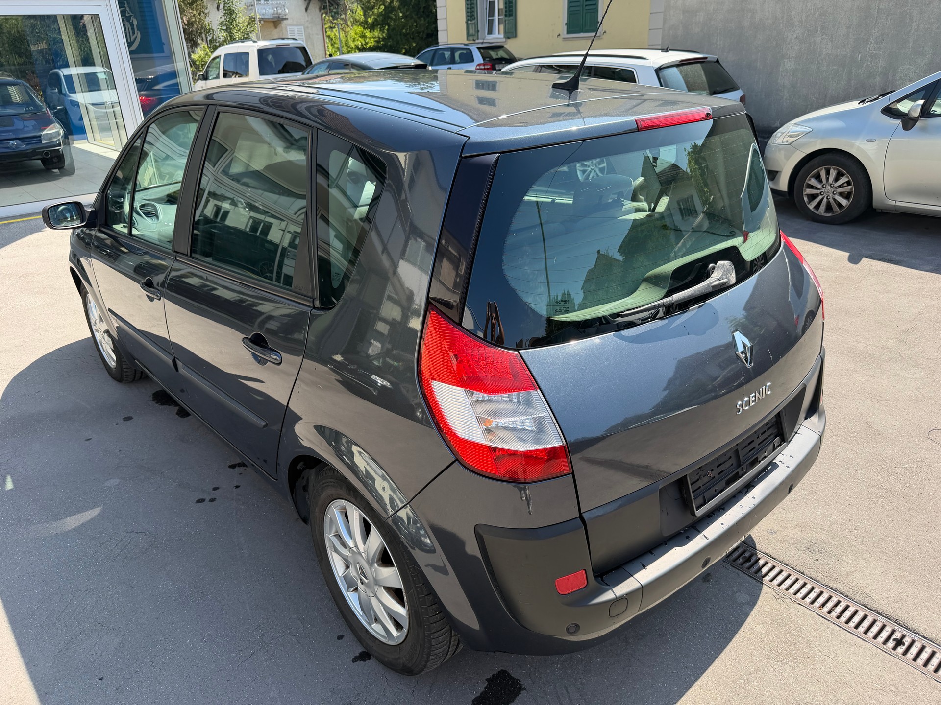 RENAULT Scénic 2.0 16V Dynamique-image-6