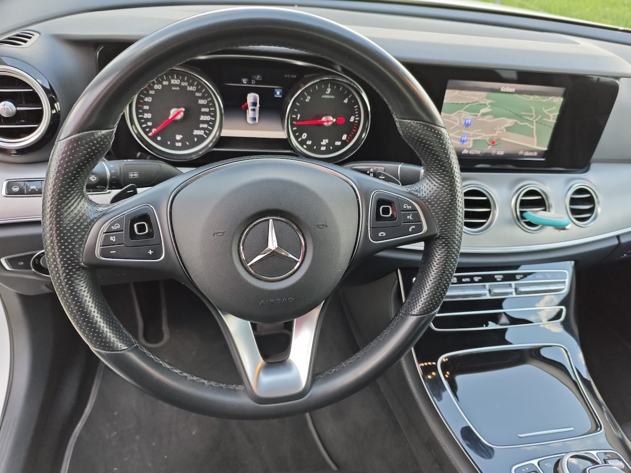 MERCEDES-BENZ E 220 d 4Matic 9G-Tronic-image-15