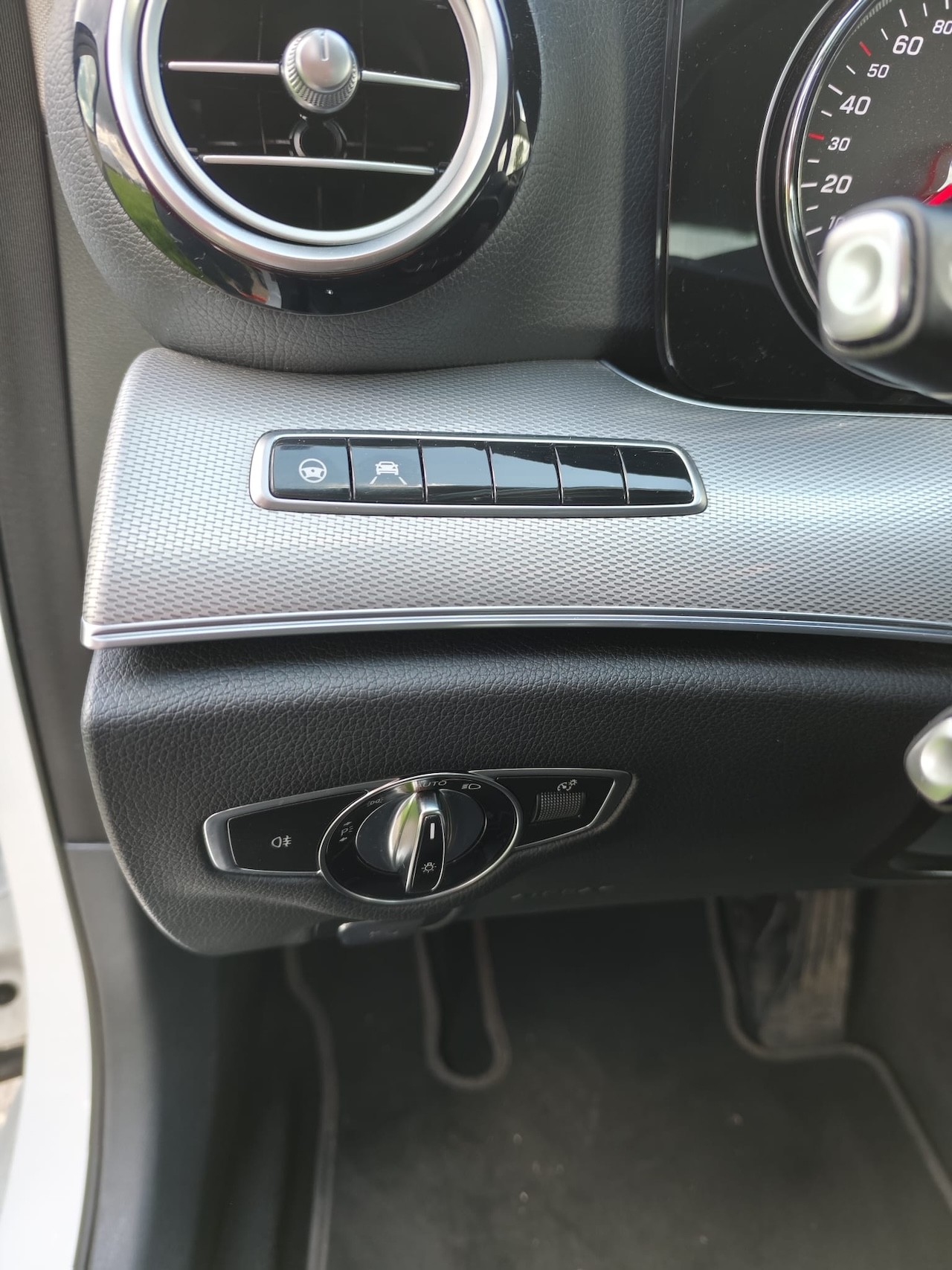 MERCEDES-BENZ E 220 d 4Matic 9G-Tronic-image-21