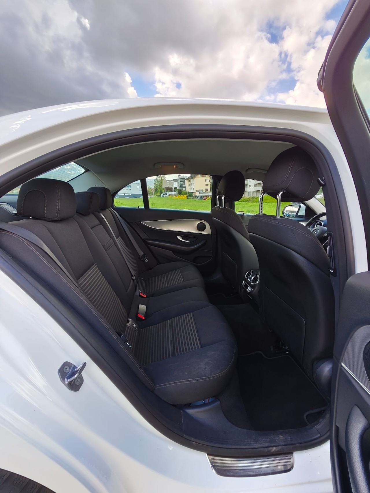 MERCEDES-BENZ E 220 d 4Matic 9G-Tronic-image-27