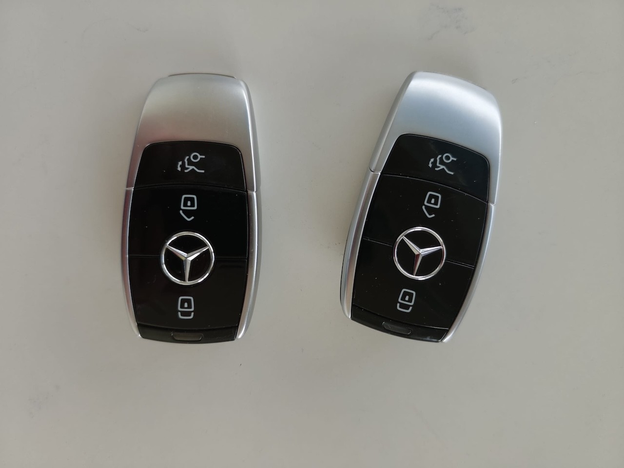MERCEDES-BENZ E 220 d 4Matic 9G-Tronic-image-25