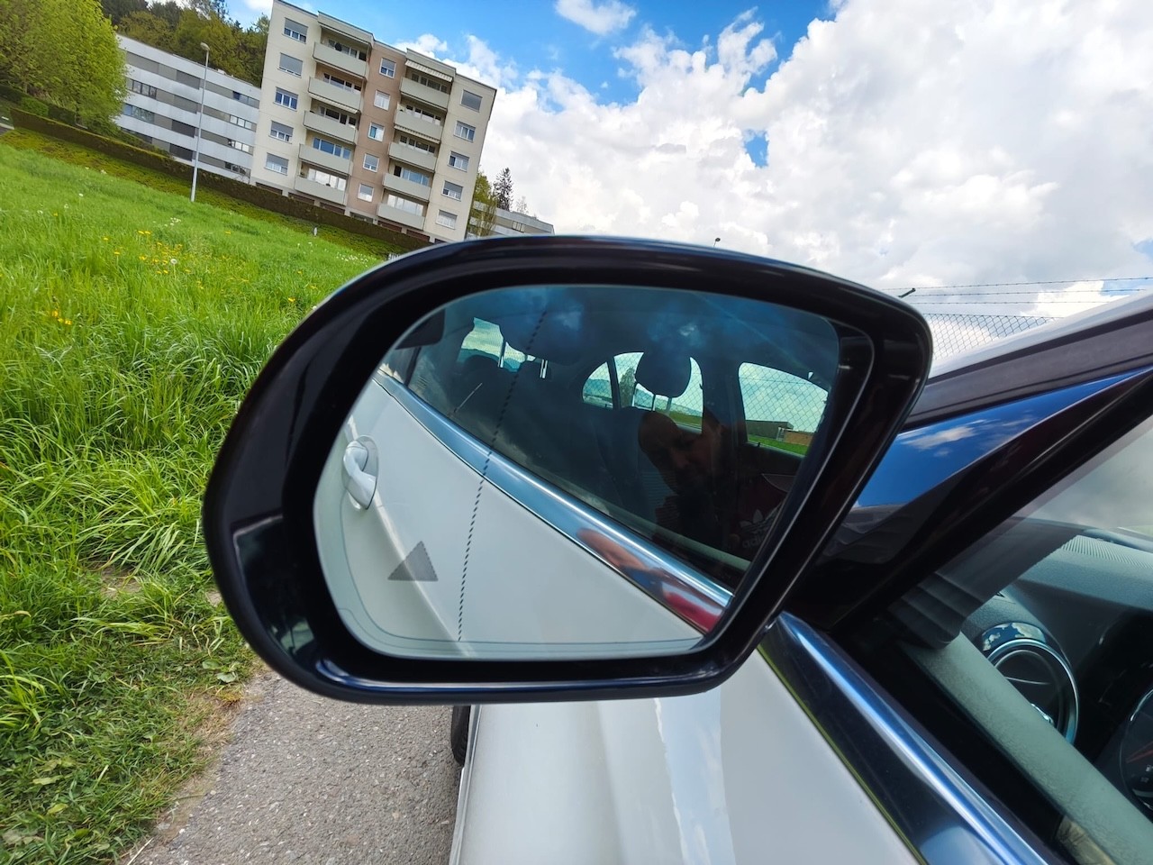 MERCEDES-BENZ E 220 d 4Matic 9G-Tronic-image-28