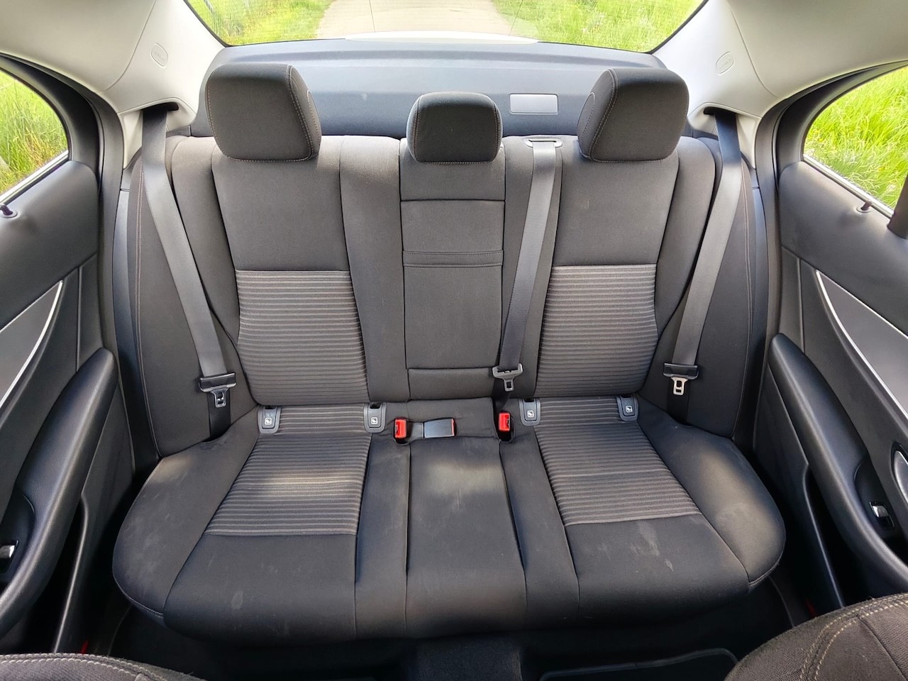 MERCEDES-BENZ E 220 d 4Matic 9G-Tronic-image-26