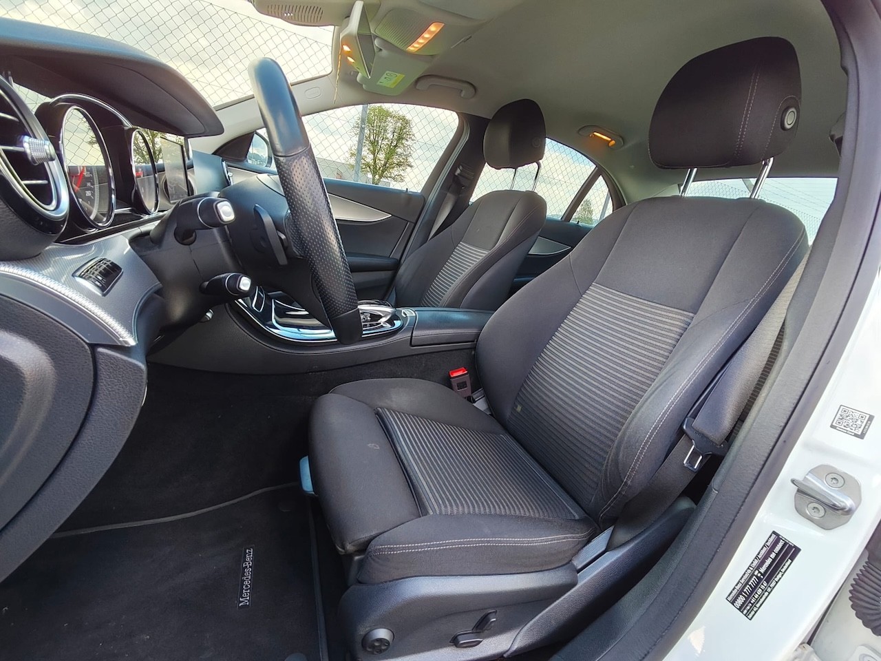 MERCEDES-BENZ E 220 d 4Matic 9G-Tronic-image-11