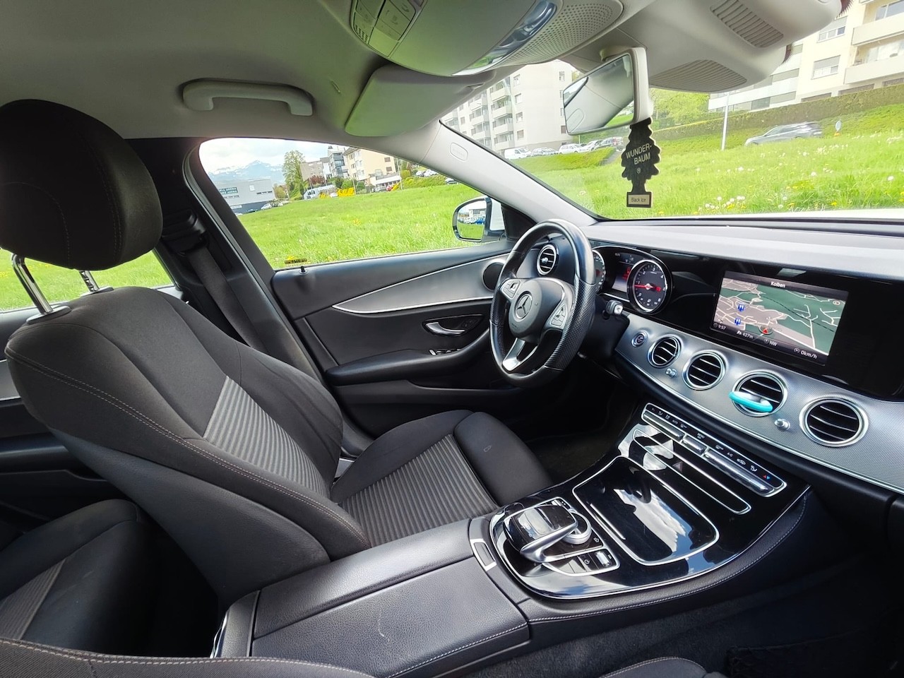 MERCEDES-BENZ E 220 d 4Matic 9G-Tronic-image-12