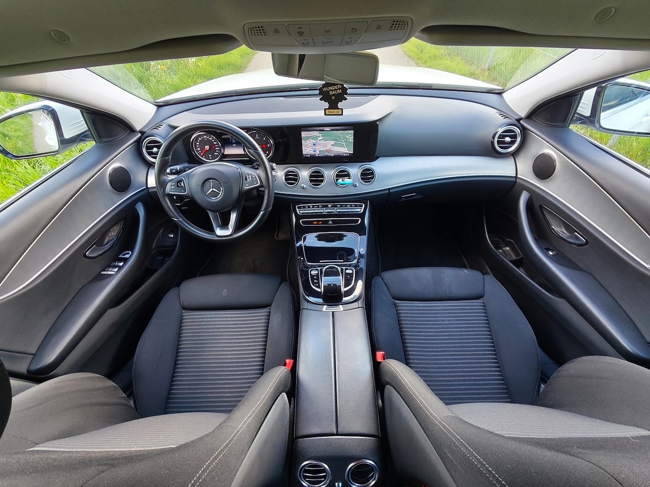 MERCEDES-BENZ E 220 d 4Matic 9G-Tronic-image-13
