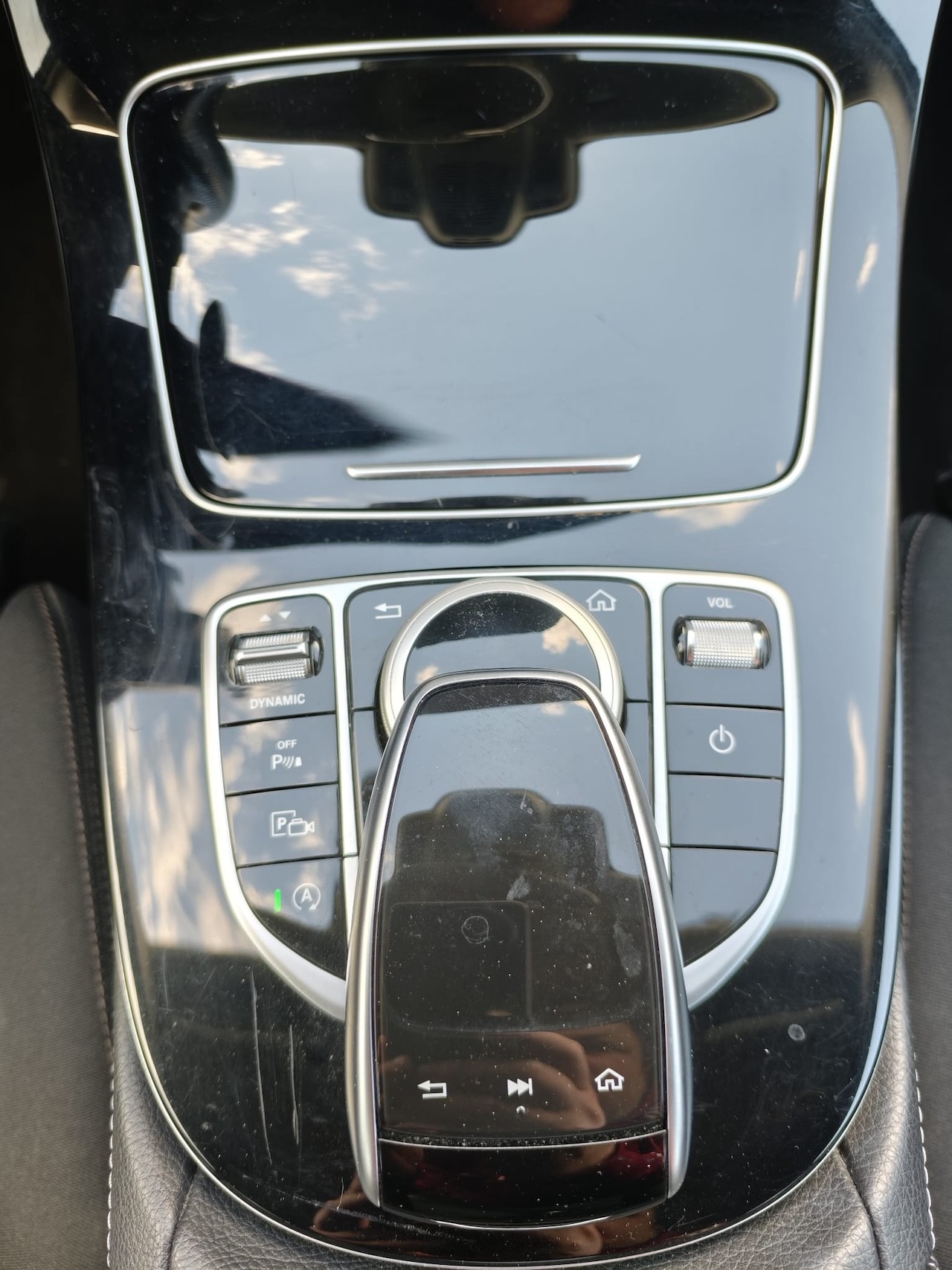 MERCEDES-BENZ E 220 d 4Matic 9G-Tronic-image-24