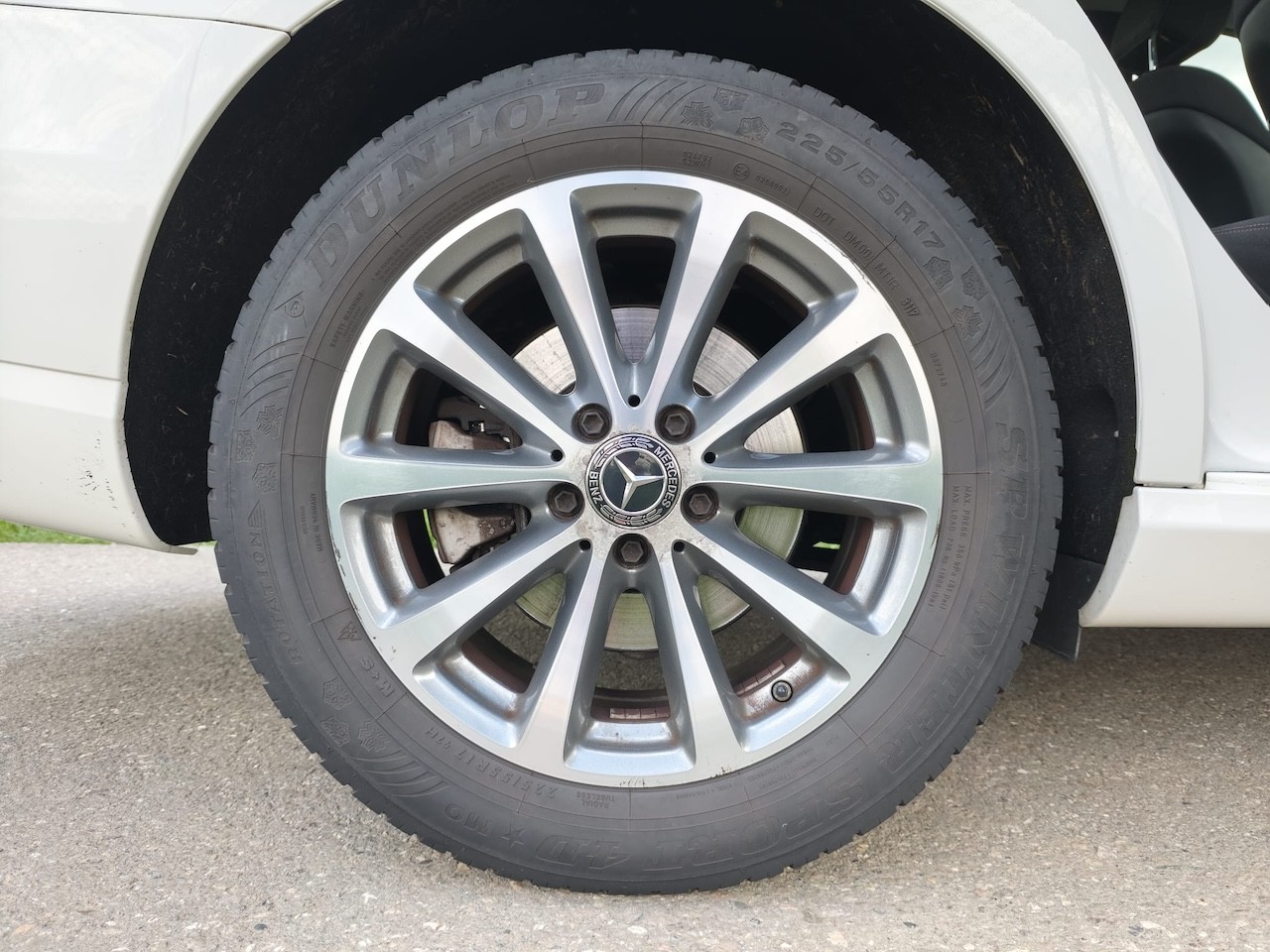 MERCEDES-BENZ E 220 d 4Matic 9G-Tronic-image-7