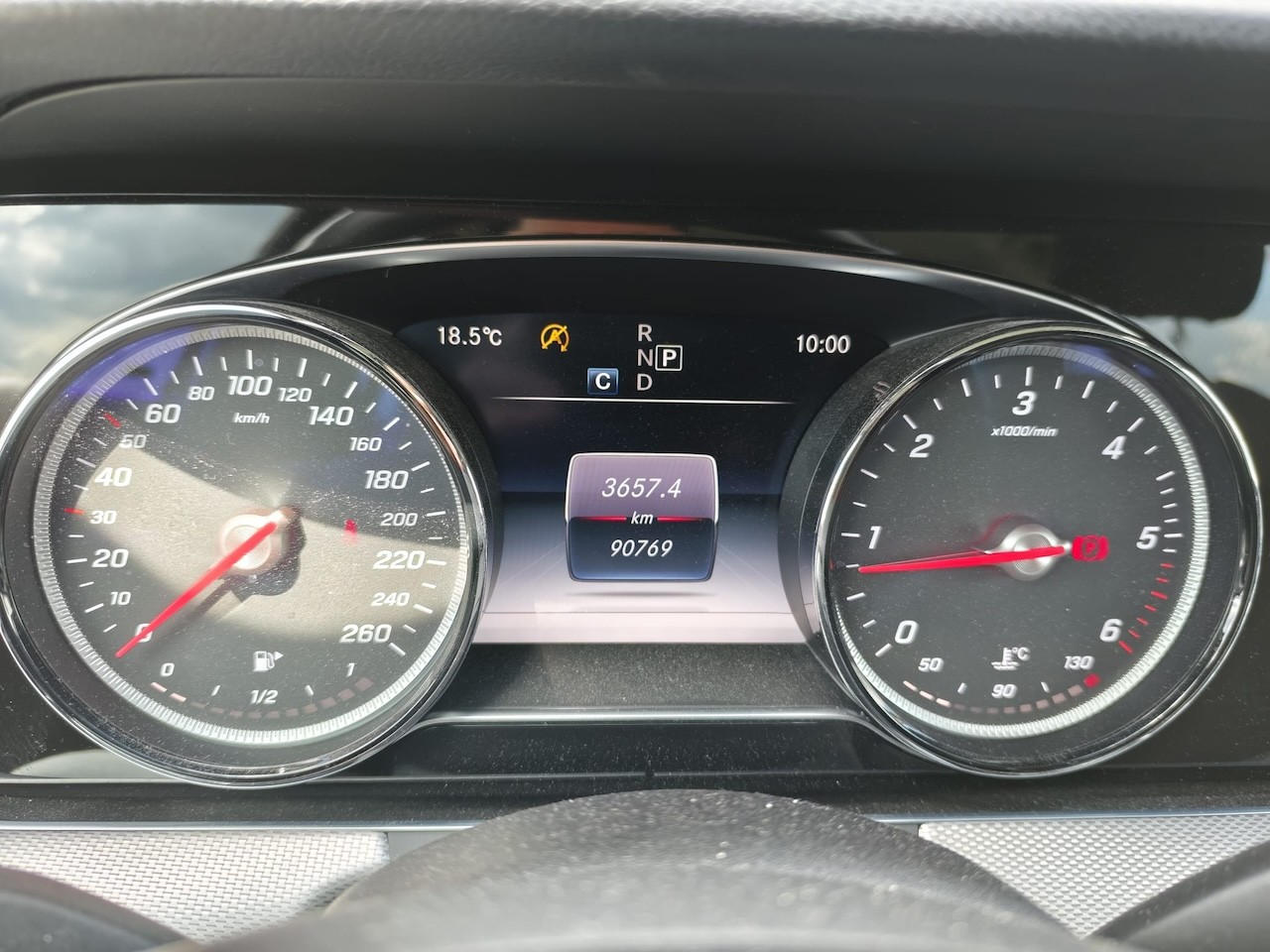 MERCEDES-BENZ E 220 d 4Matic 9G-Tronic-image-16