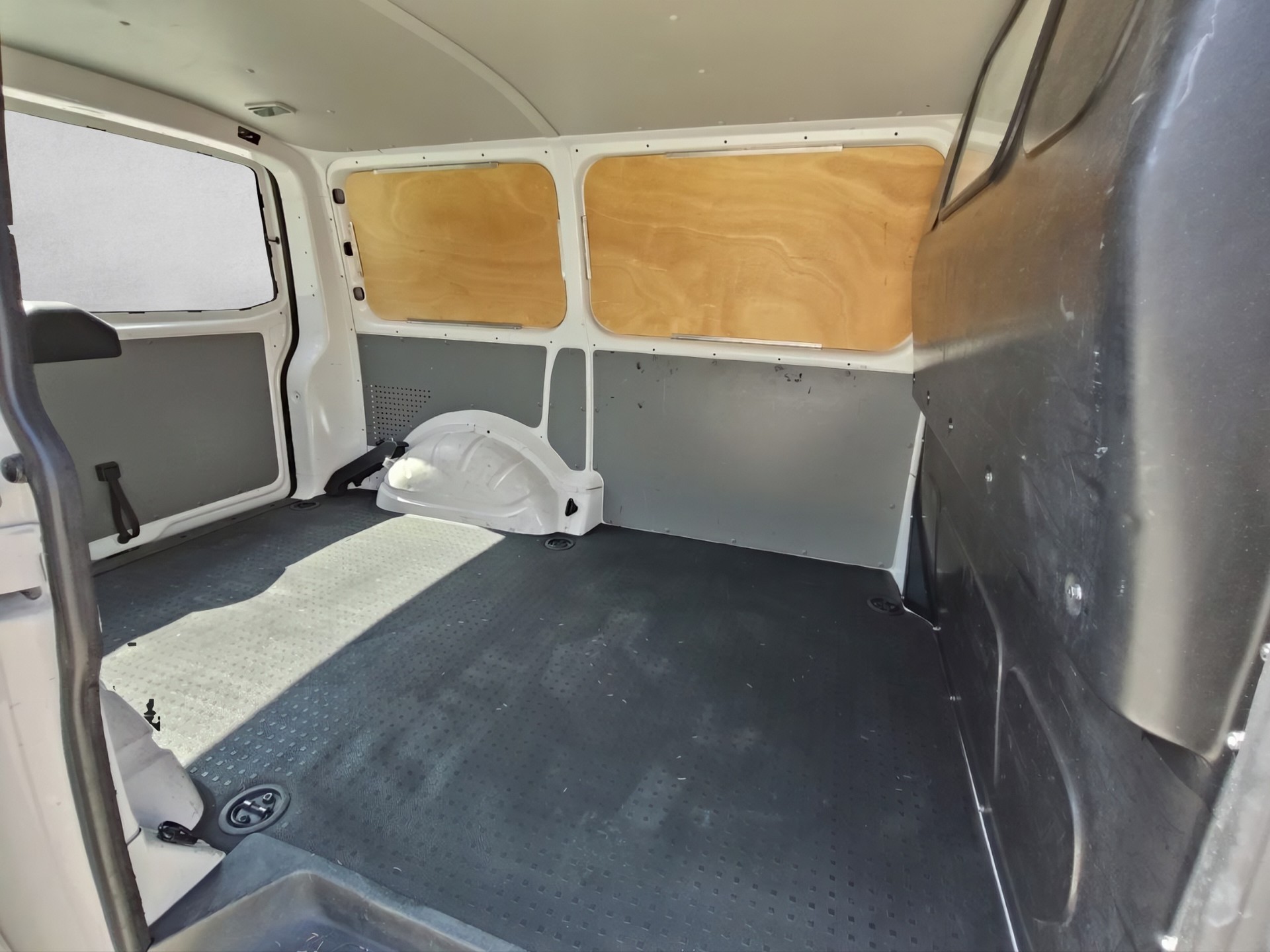 VW T5 2.0 TDI-image-9