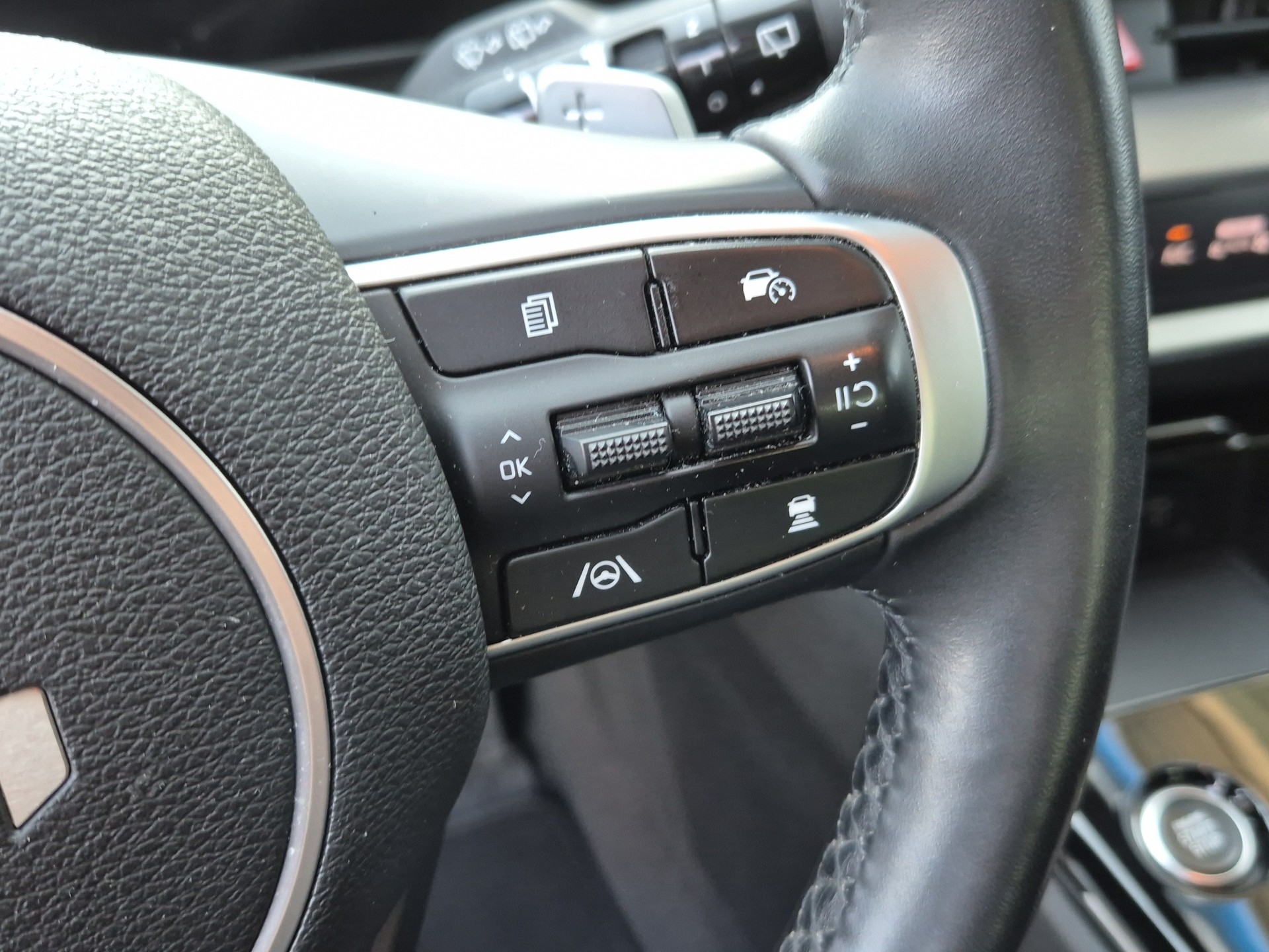 KIA Sportage 1.6T-GDi HEV Power+ 4x4 AT-image-15