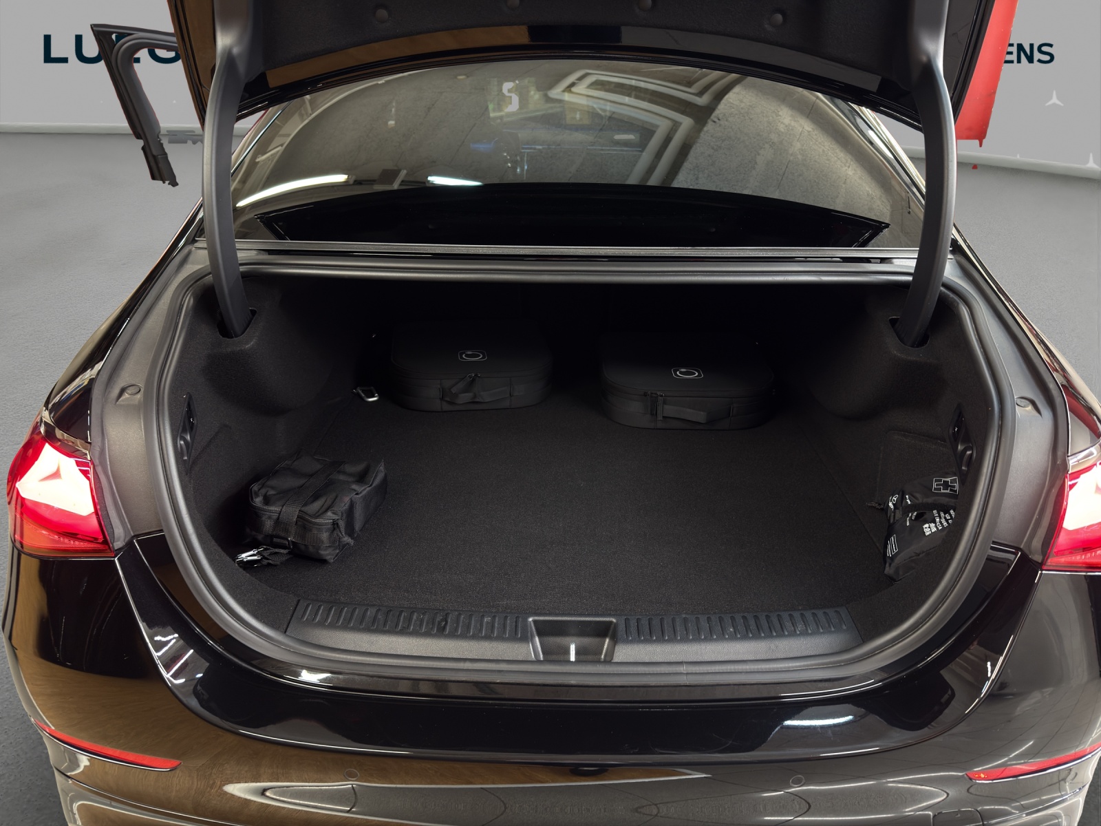 MERCEDES-BENZ E 53 AMG Hybrid 4M / DISTRONIC / 360 Grad Kamera / Panorama-Dach-image-14