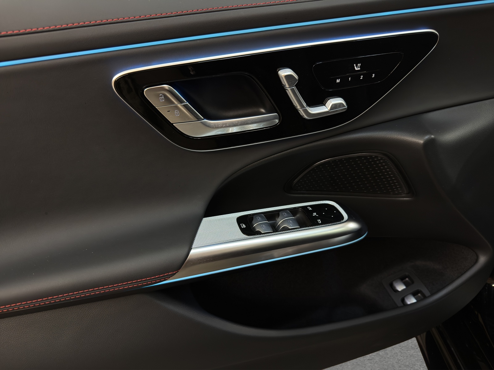 MERCEDES-BENZ E 53 AMG Hybrid 4M / DISTRONIC / 360 Grad Kamera / Panorama-Dach-image-12