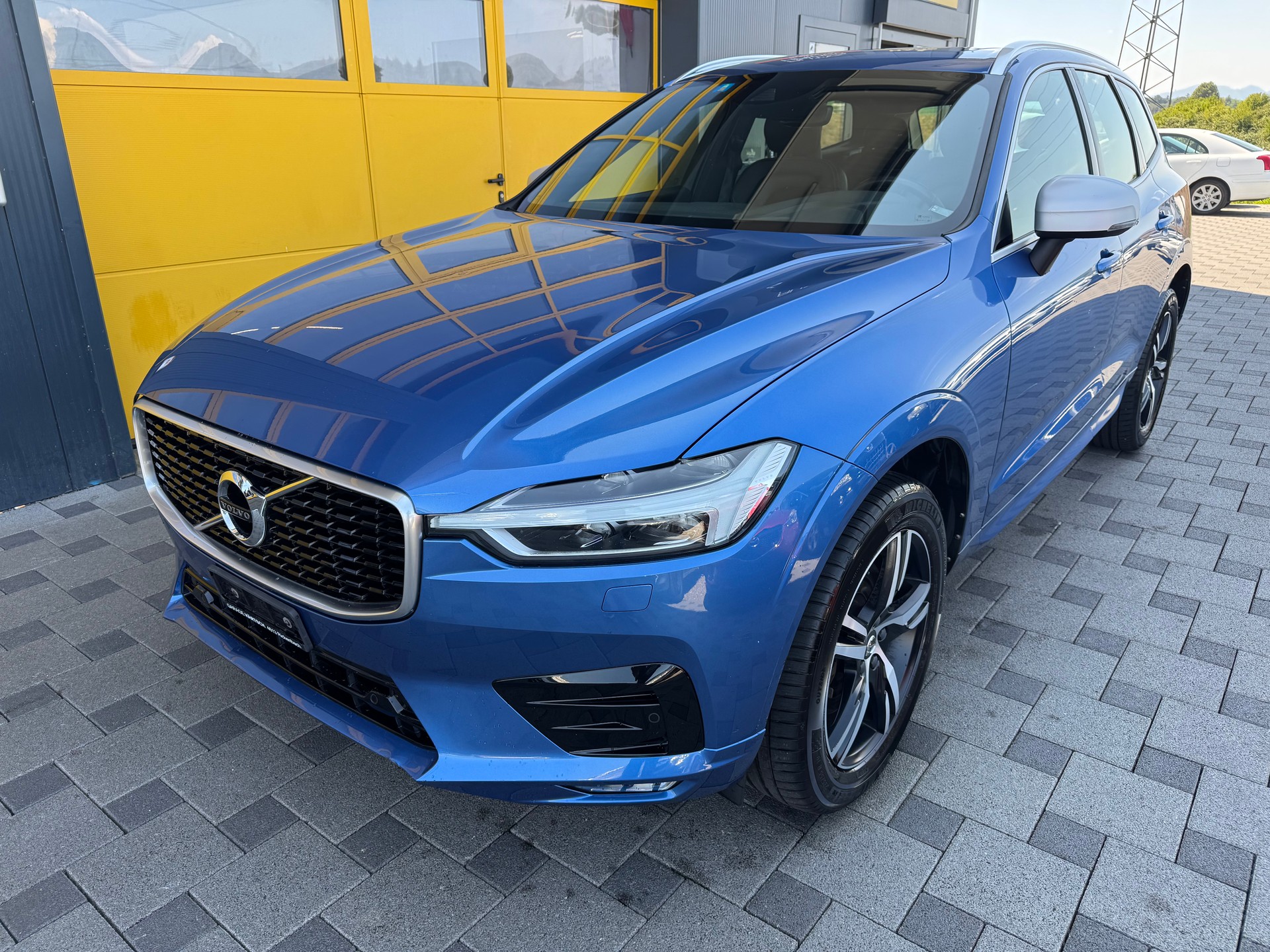 VOLVO XC60 D4 AWD R-Design Geartronic-image-0