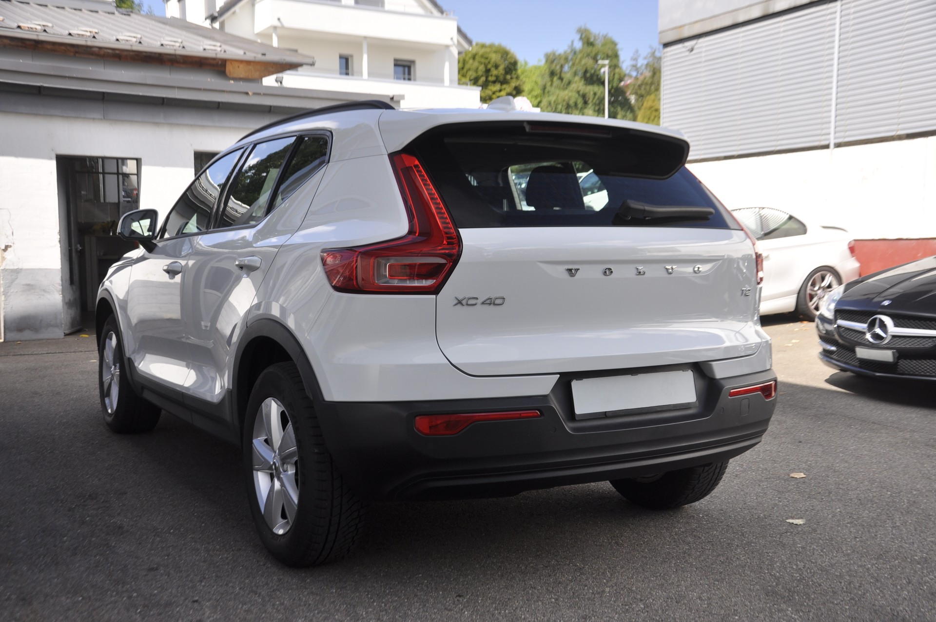 VOLVO XC40 T2 Momentum Light Geartronic-image-14