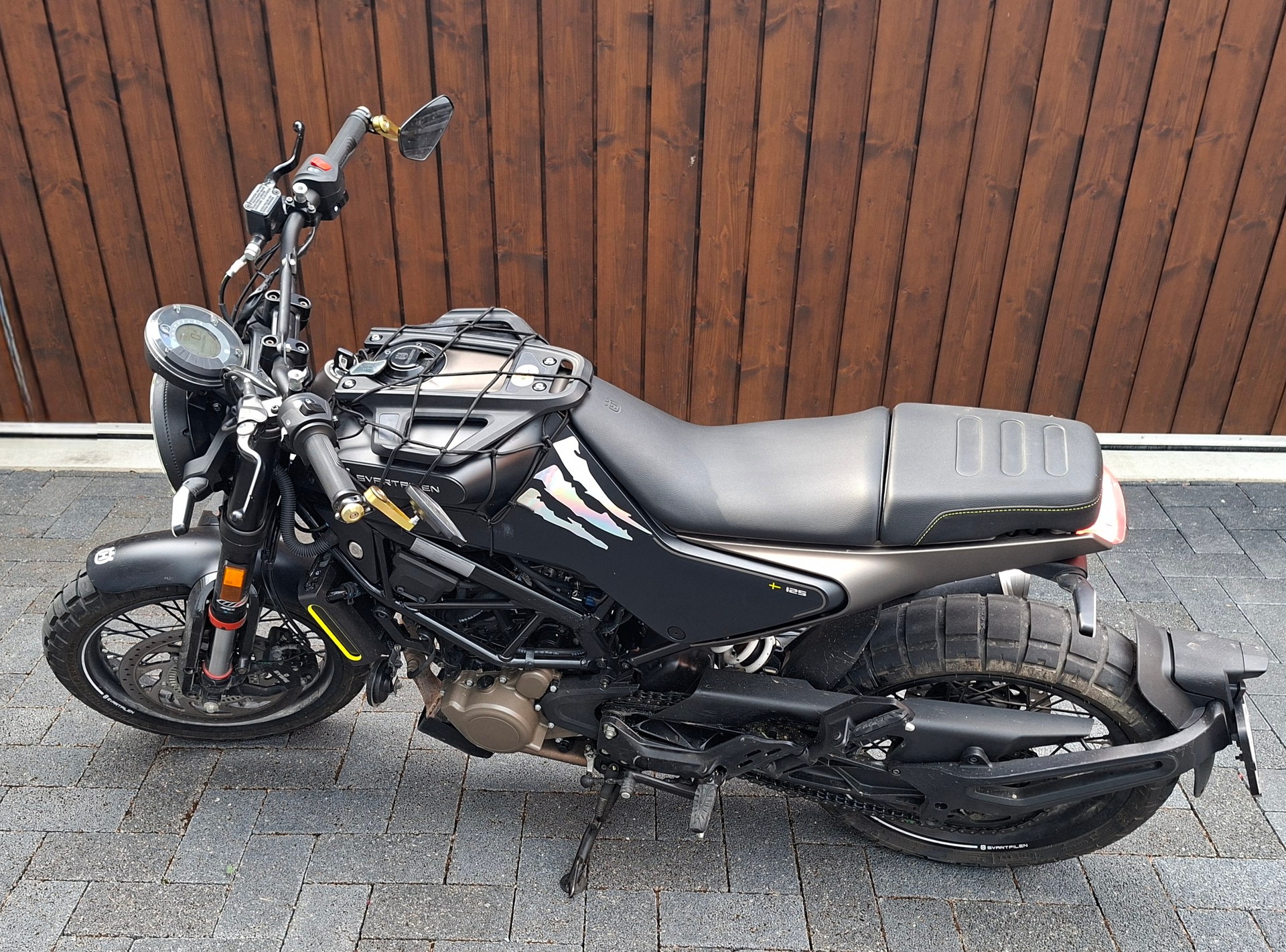 HUSQVARNA Svartpilen 801-image-6