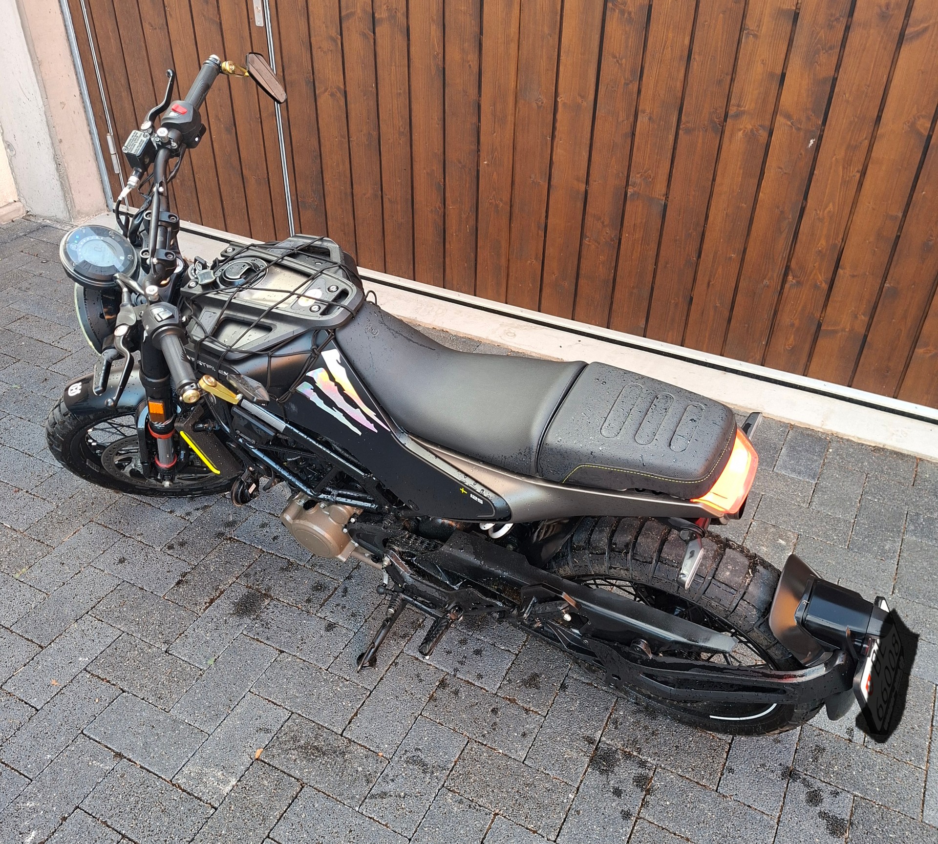 HUSQVARNA Svartpilen 801-image-1