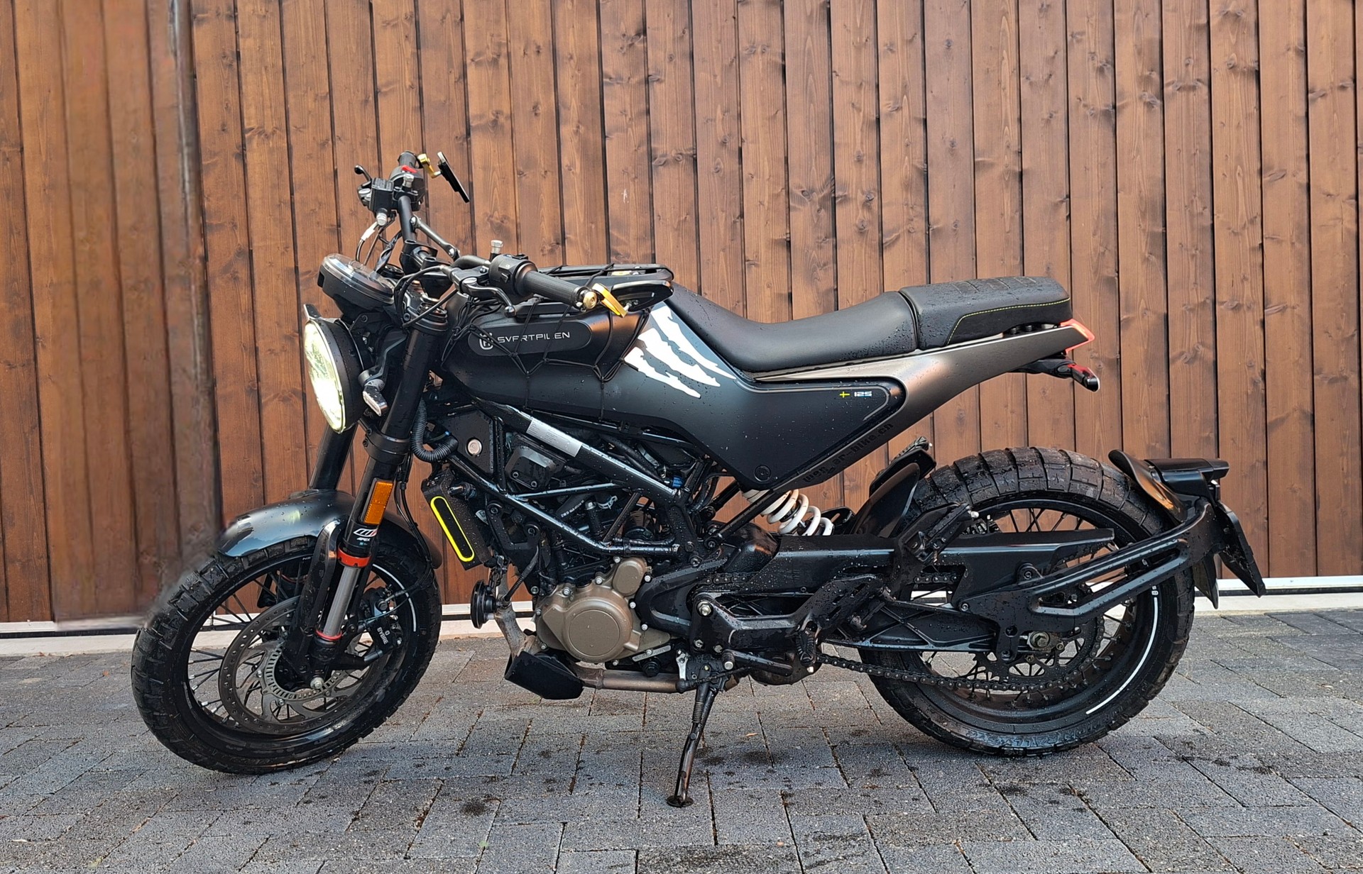 HUSQVARNA Svartpilen 801-image-2