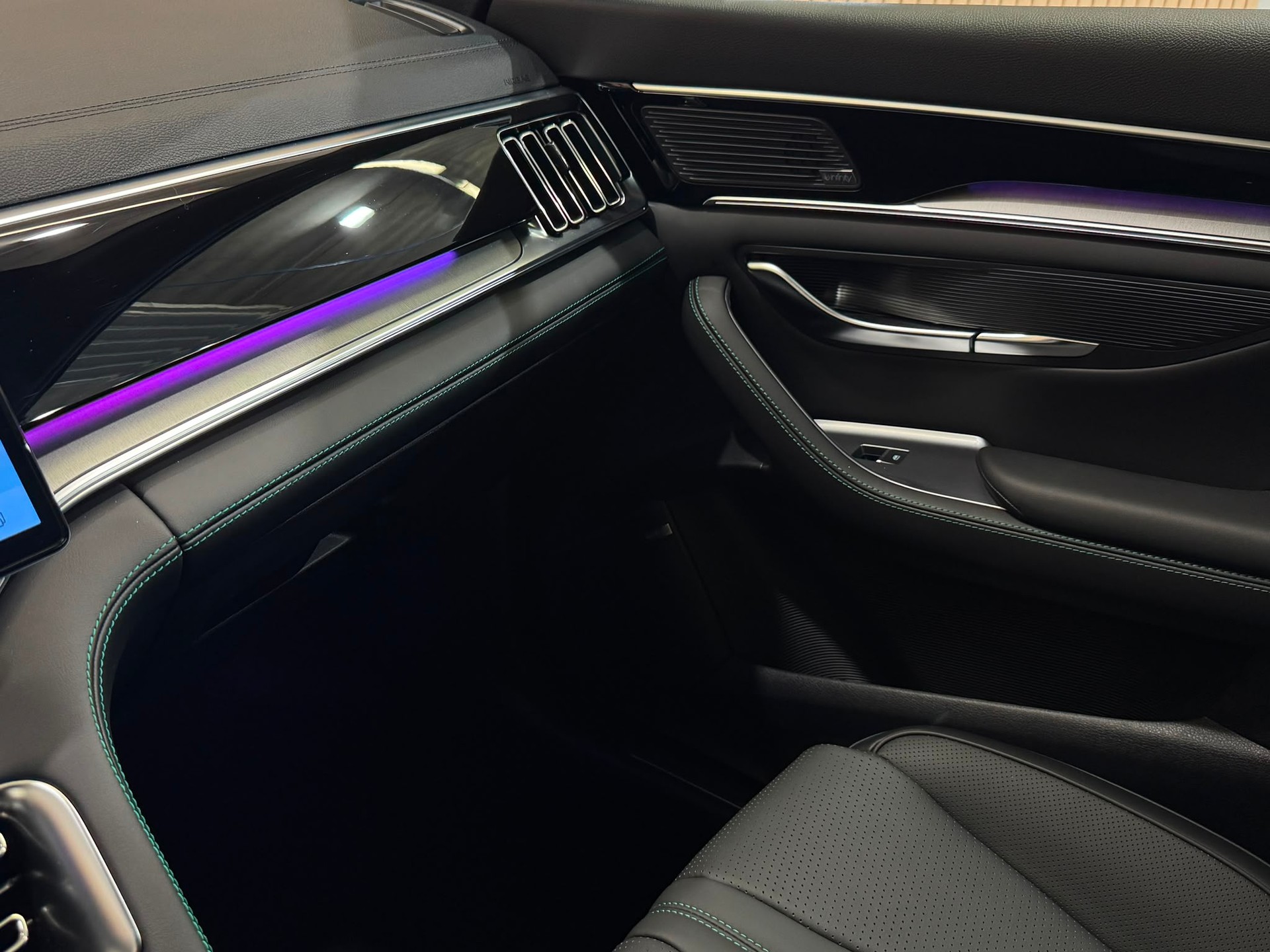 BYD Seal U DM-i Design AWD *Tian Qing*-image-11