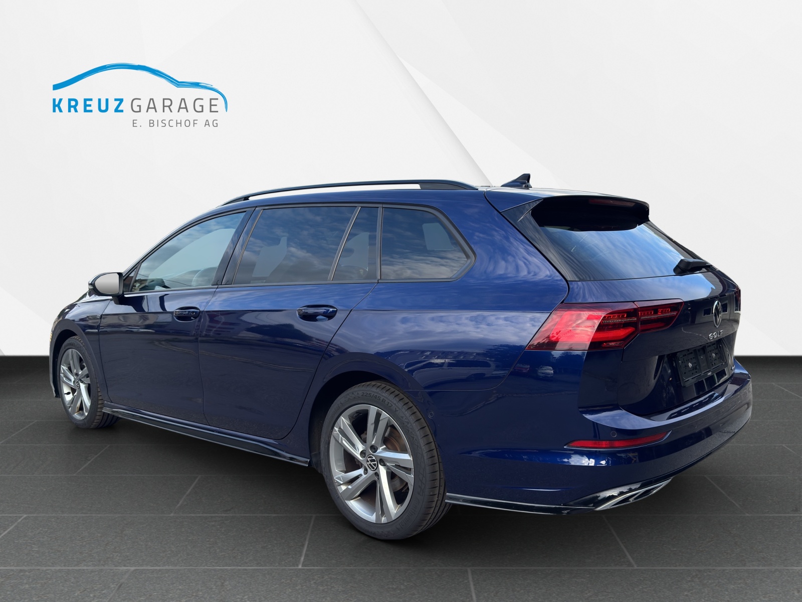 VW Golf Variant 2.0 TDI R-Line DSG 4Motion-image-6