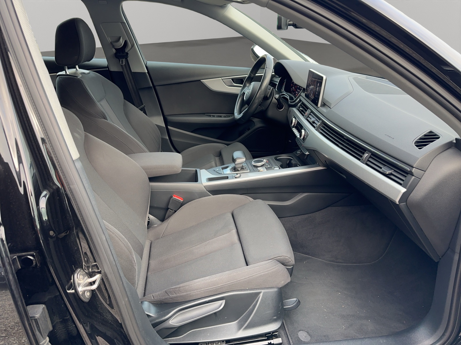 AUDI A4 35i Benzin 150ps-image-9