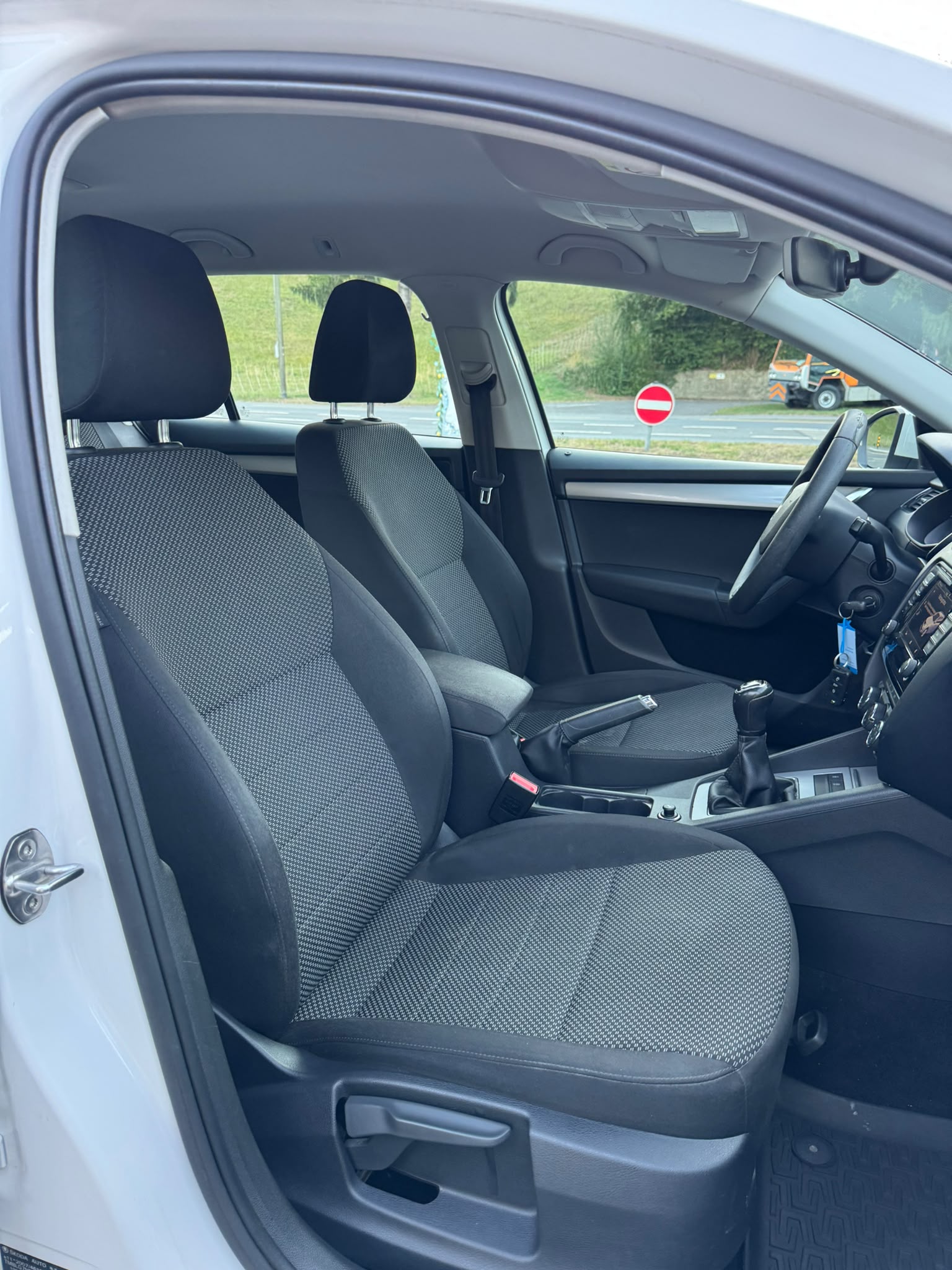 SKODA Octavia Combi 1.6 TDI Style 4x4-image-11