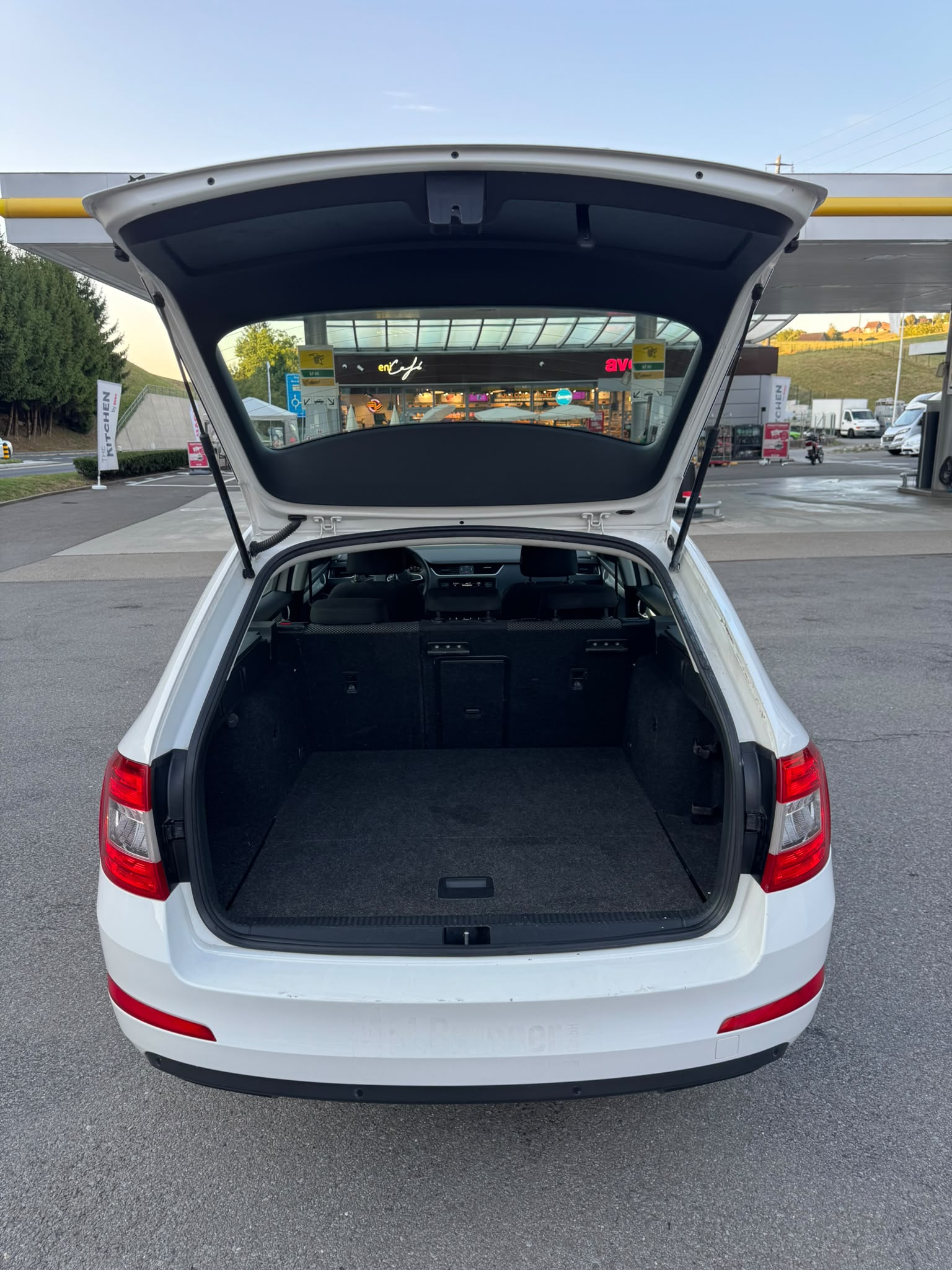 SKODA Octavia Combi 1.6 TDI Style 4x4-image-8