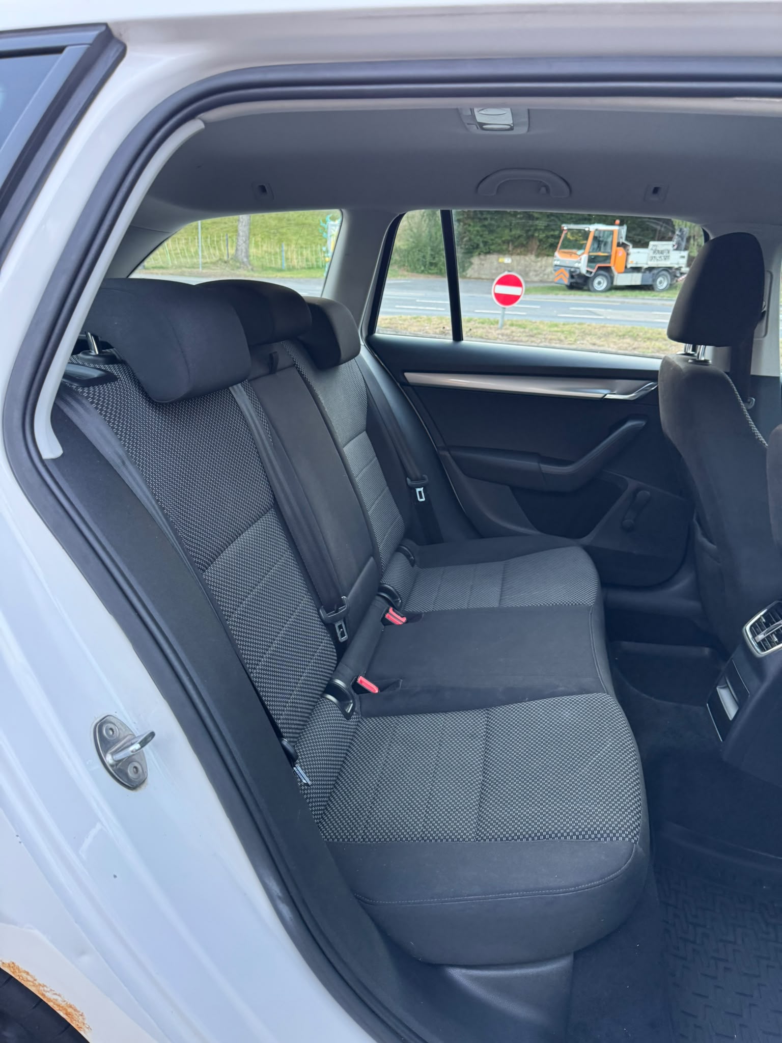 SKODA Octavia Combi 1.6 TDI Style 4x4-image-12