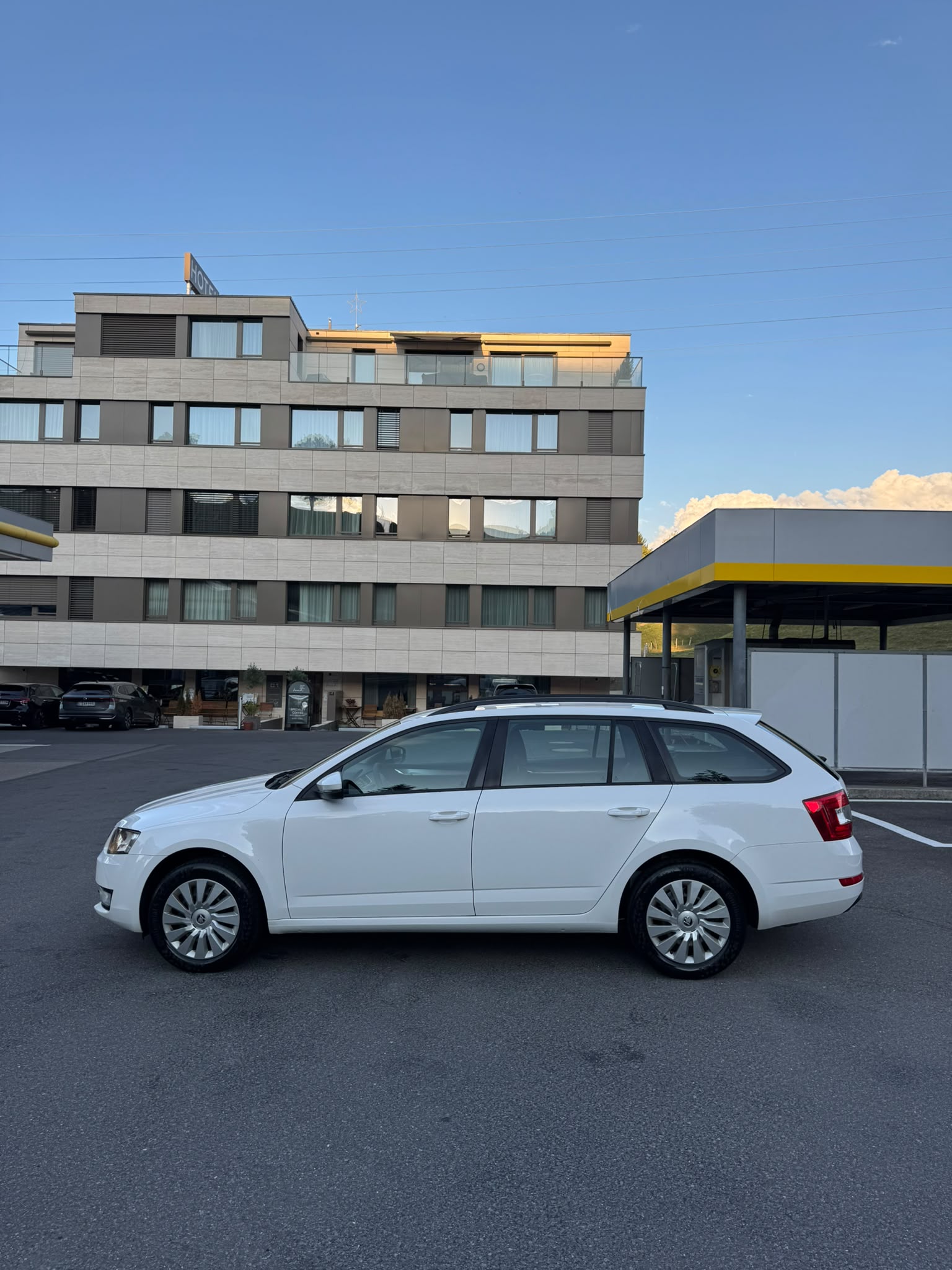 SKODA Octavia Combi 1.6 TDI Style 4x4-image-3