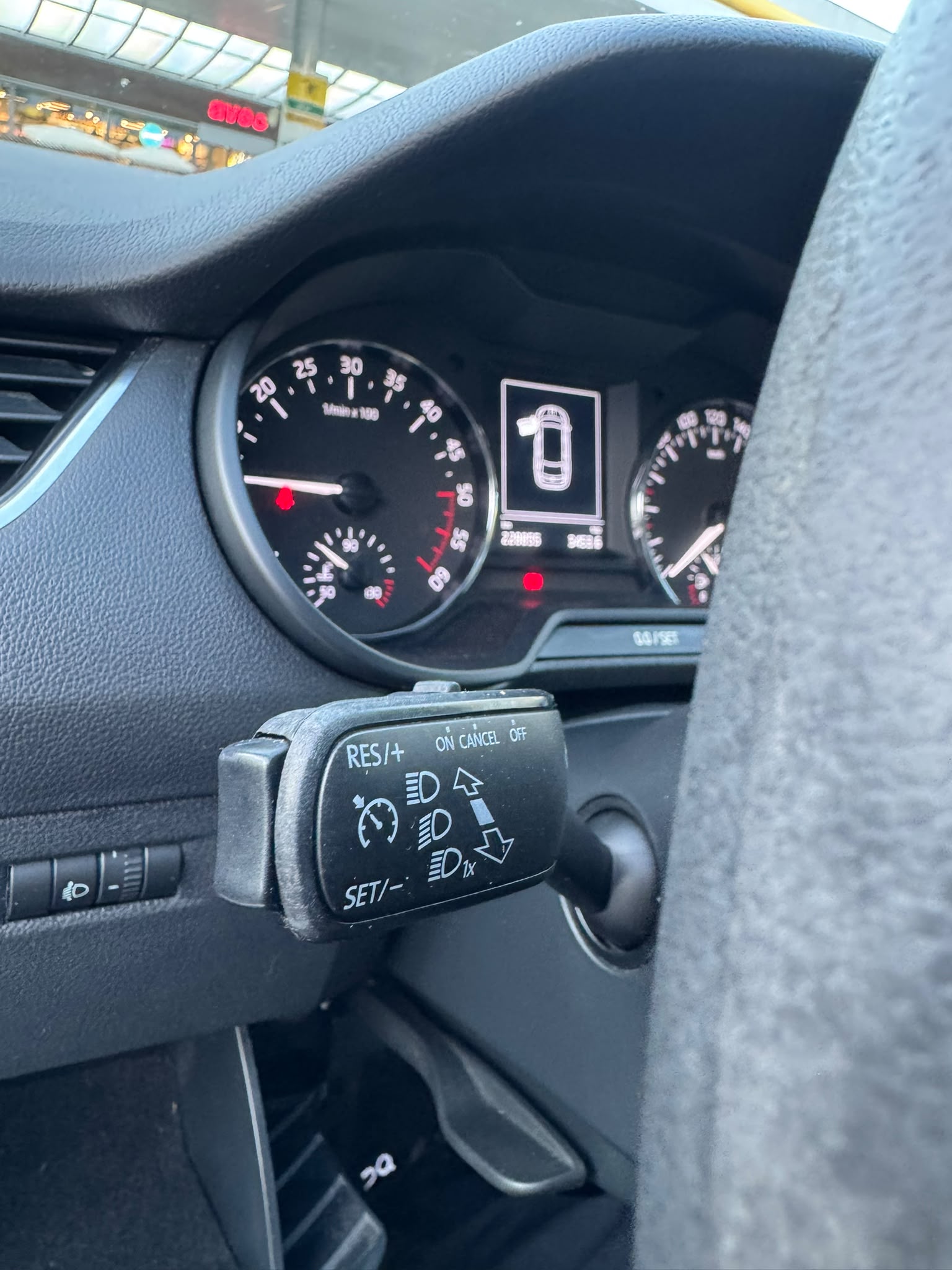 SKODA Octavia Combi 1.6 TDI Style 4x4-image-14