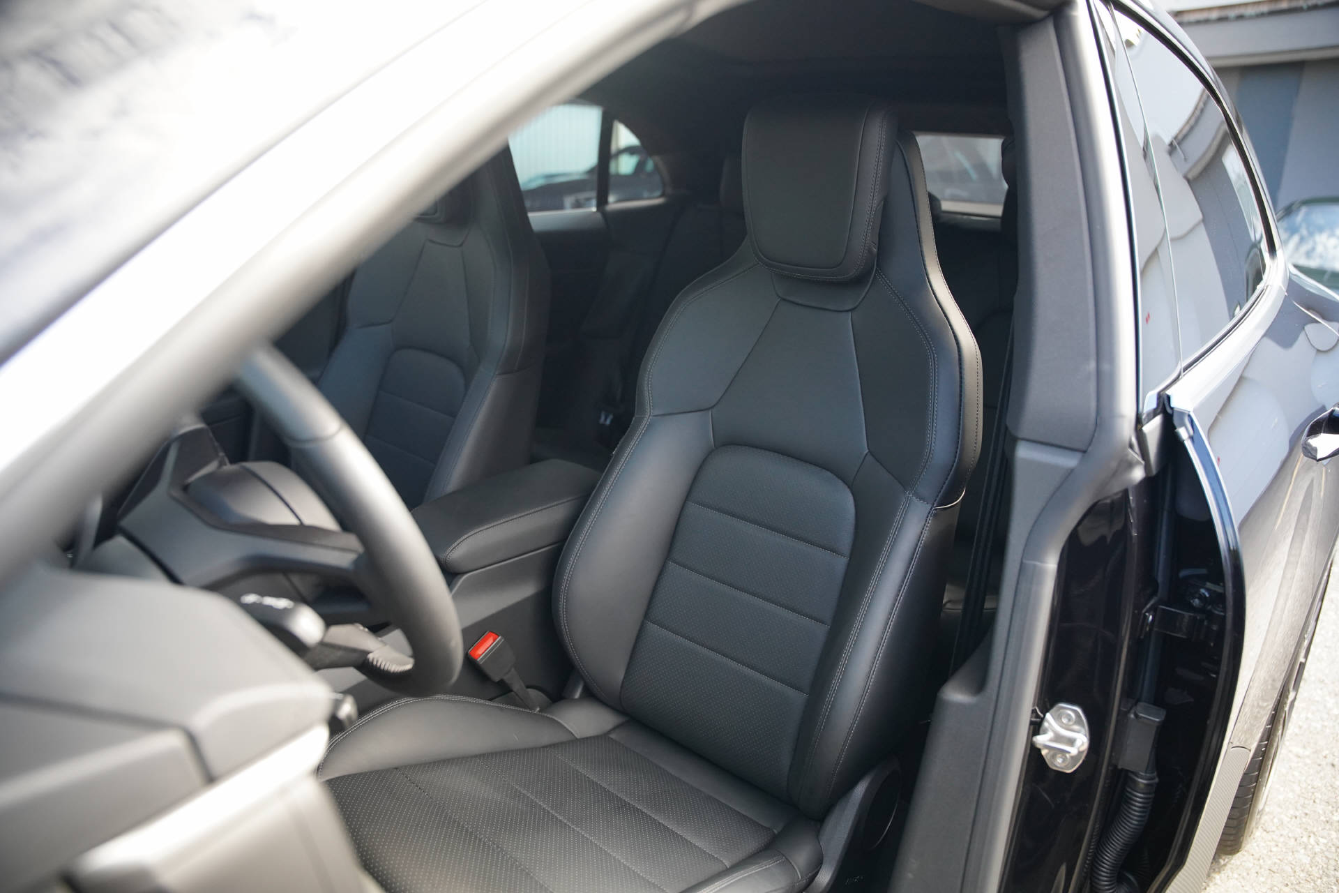 PORSCHE Macan 4S-image-9