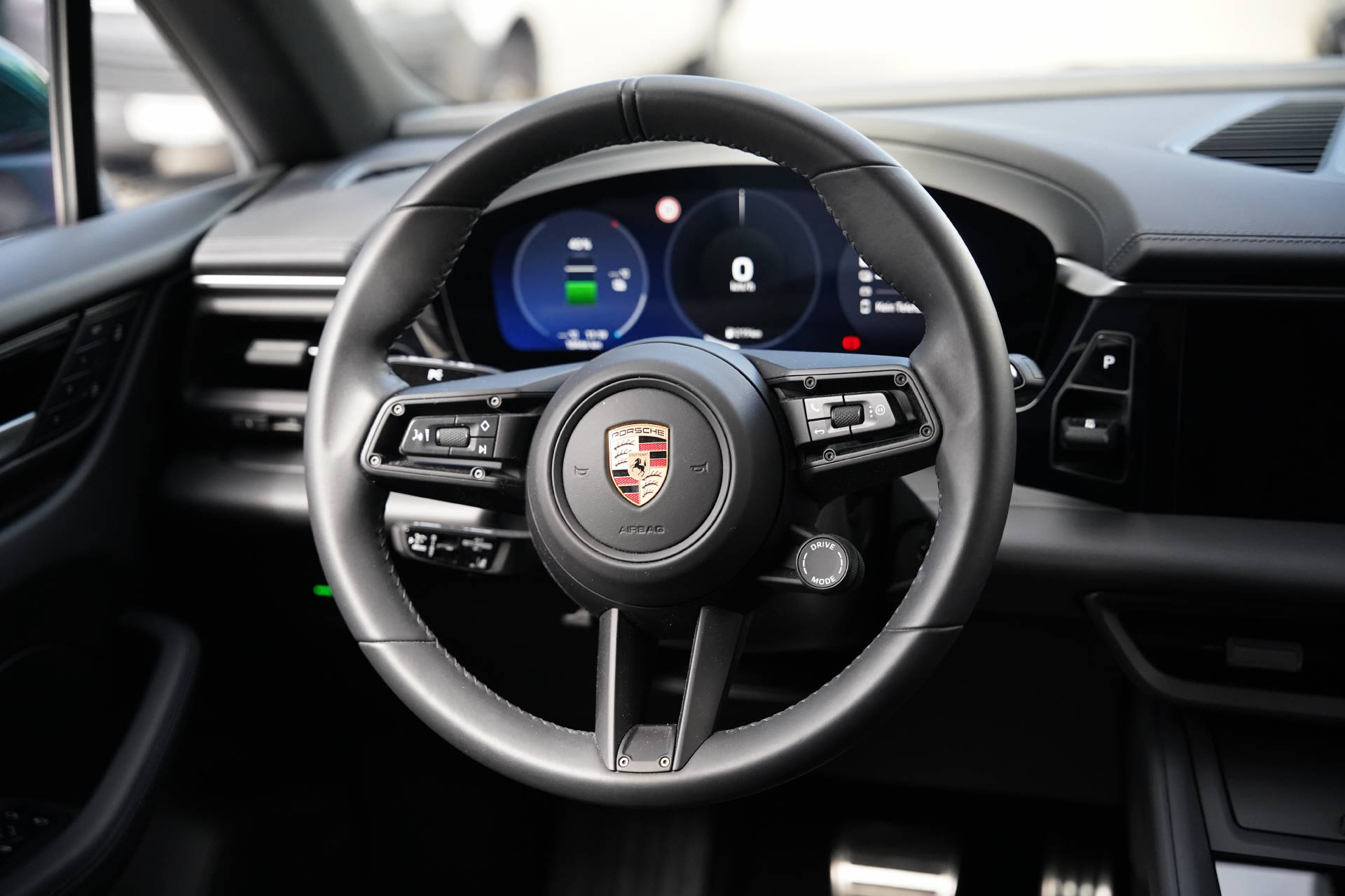 PORSCHE Macan 4S-image-12