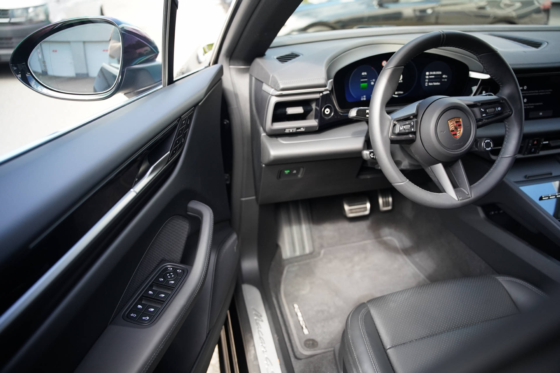 PORSCHE Macan 4S-image-8