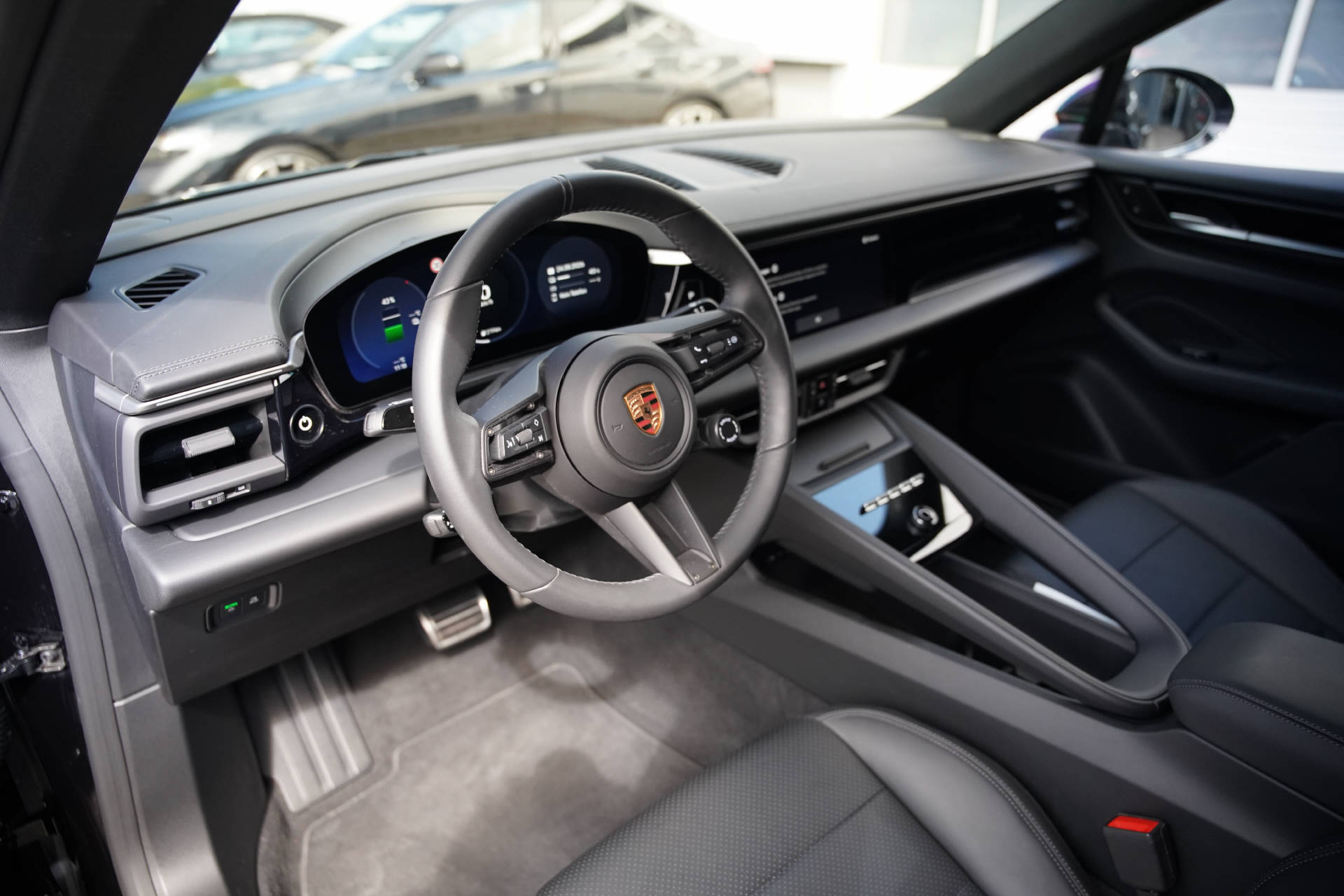 PORSCHE Macan 4S-image-6