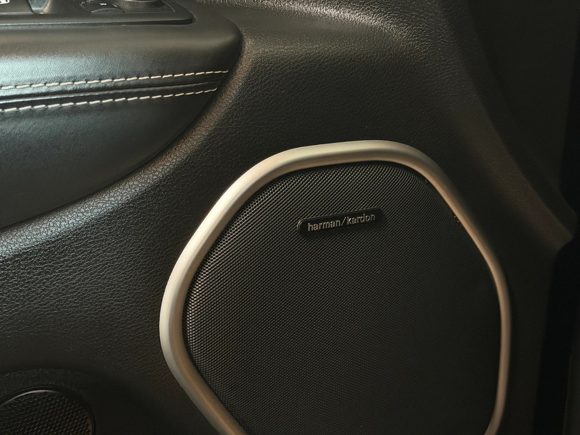 JEEP Grand Cherokee 6.4 V8 HEMI SRT8 Automatic | Frisch ab Service | Sternenhimmel | KW Federn-image-21