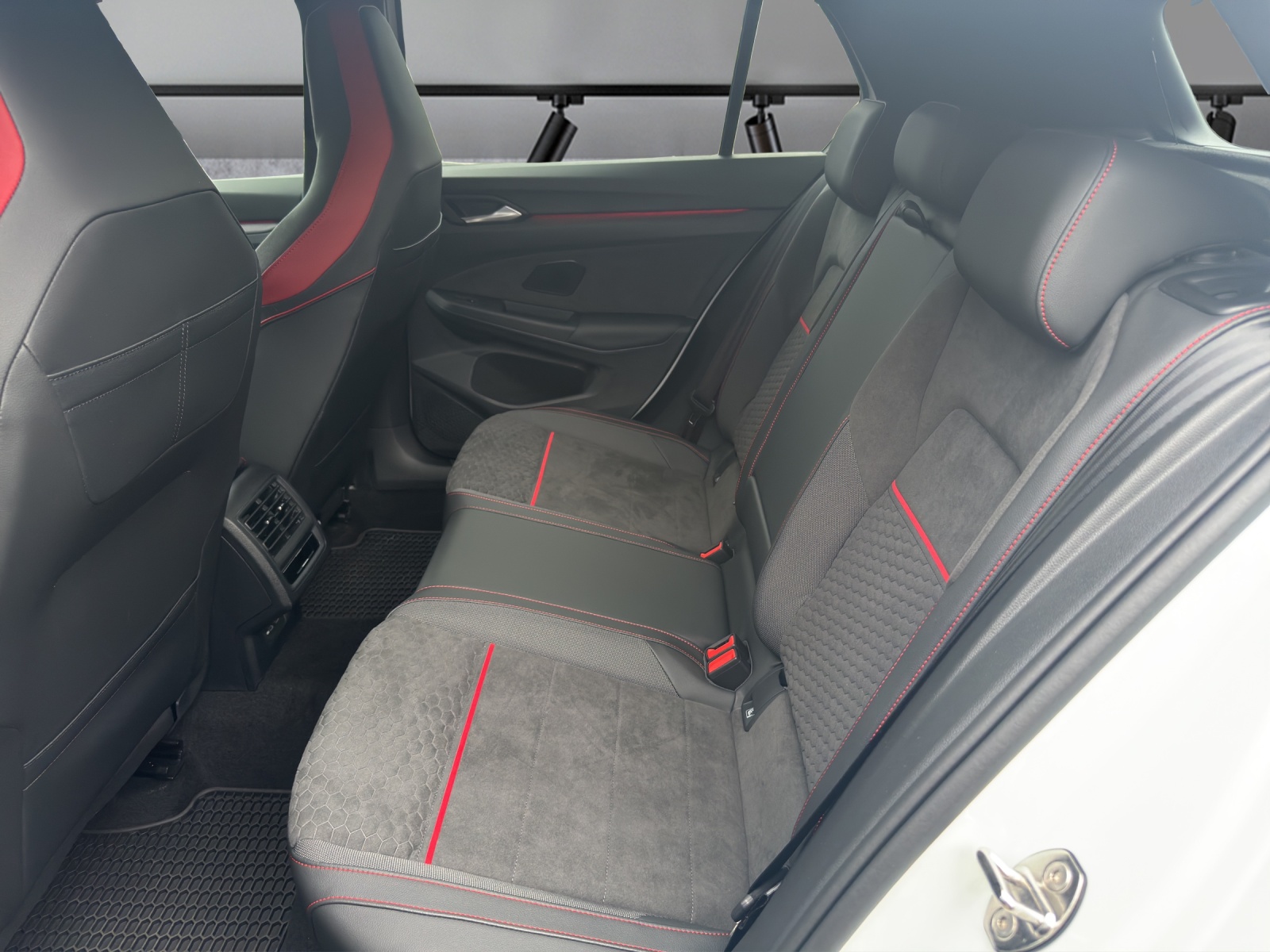 VW Golf 2.0 TSI GTI Clubsport DSG-image-10