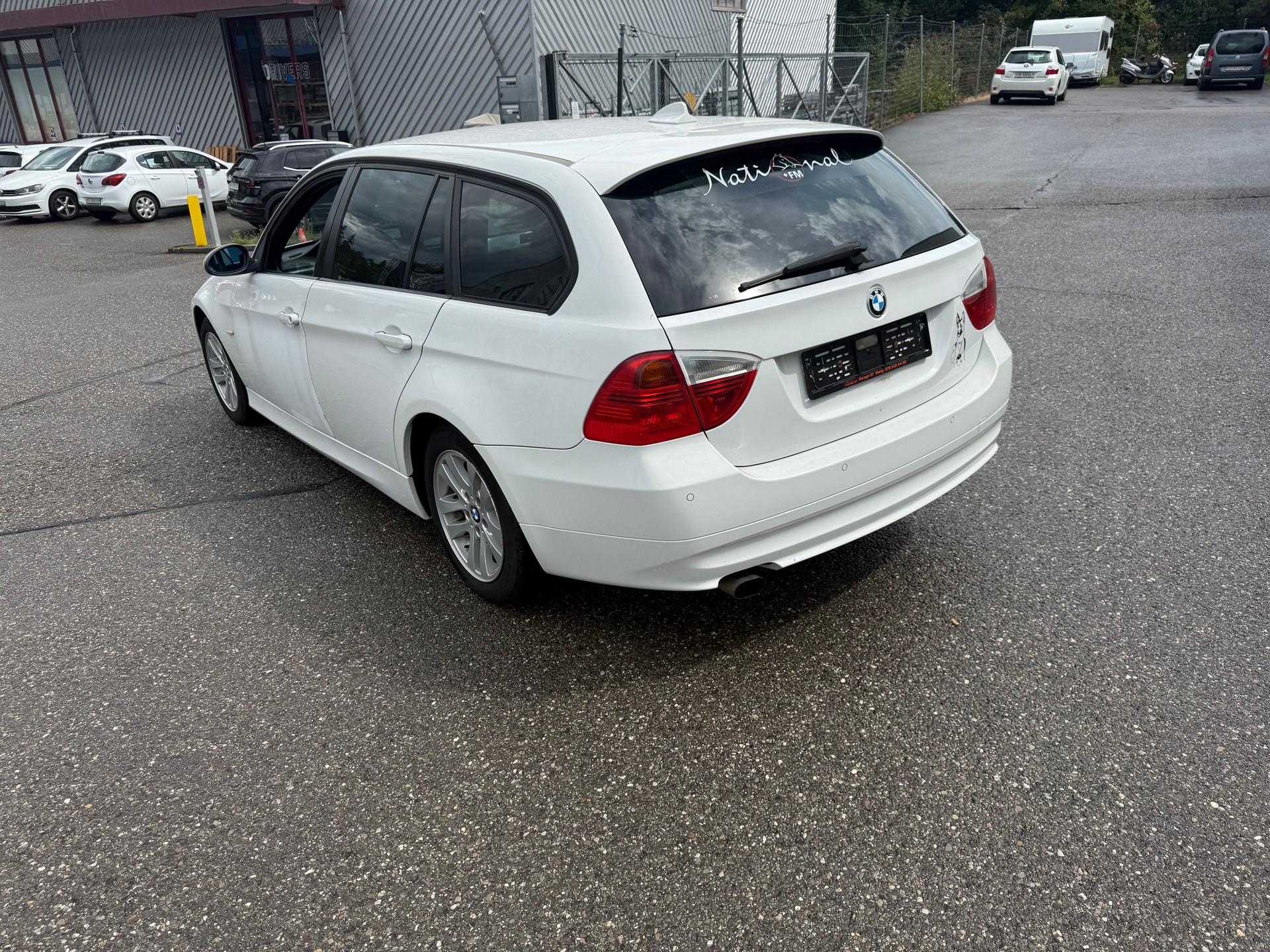 BMW 320i Touring-image-5