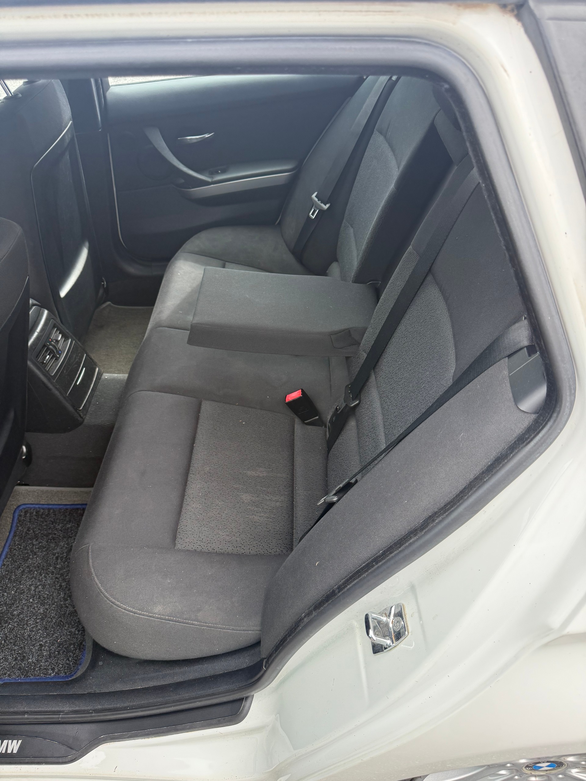 BMW 320i Touring-image-7